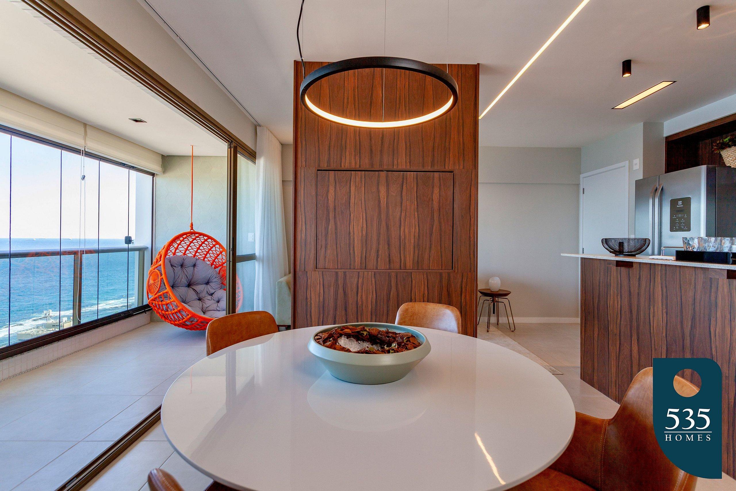 image-housing-carousel