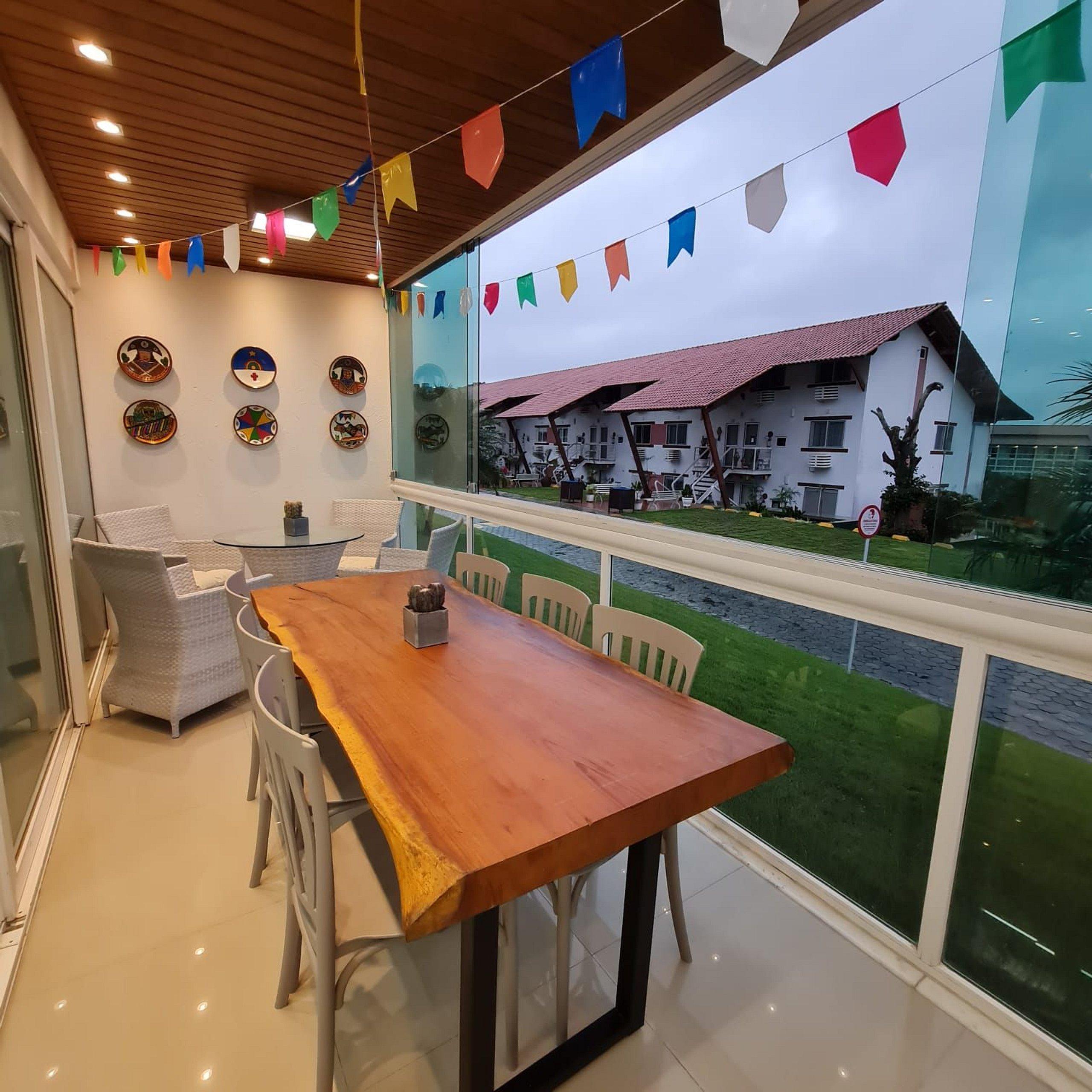 image-housing-carousel