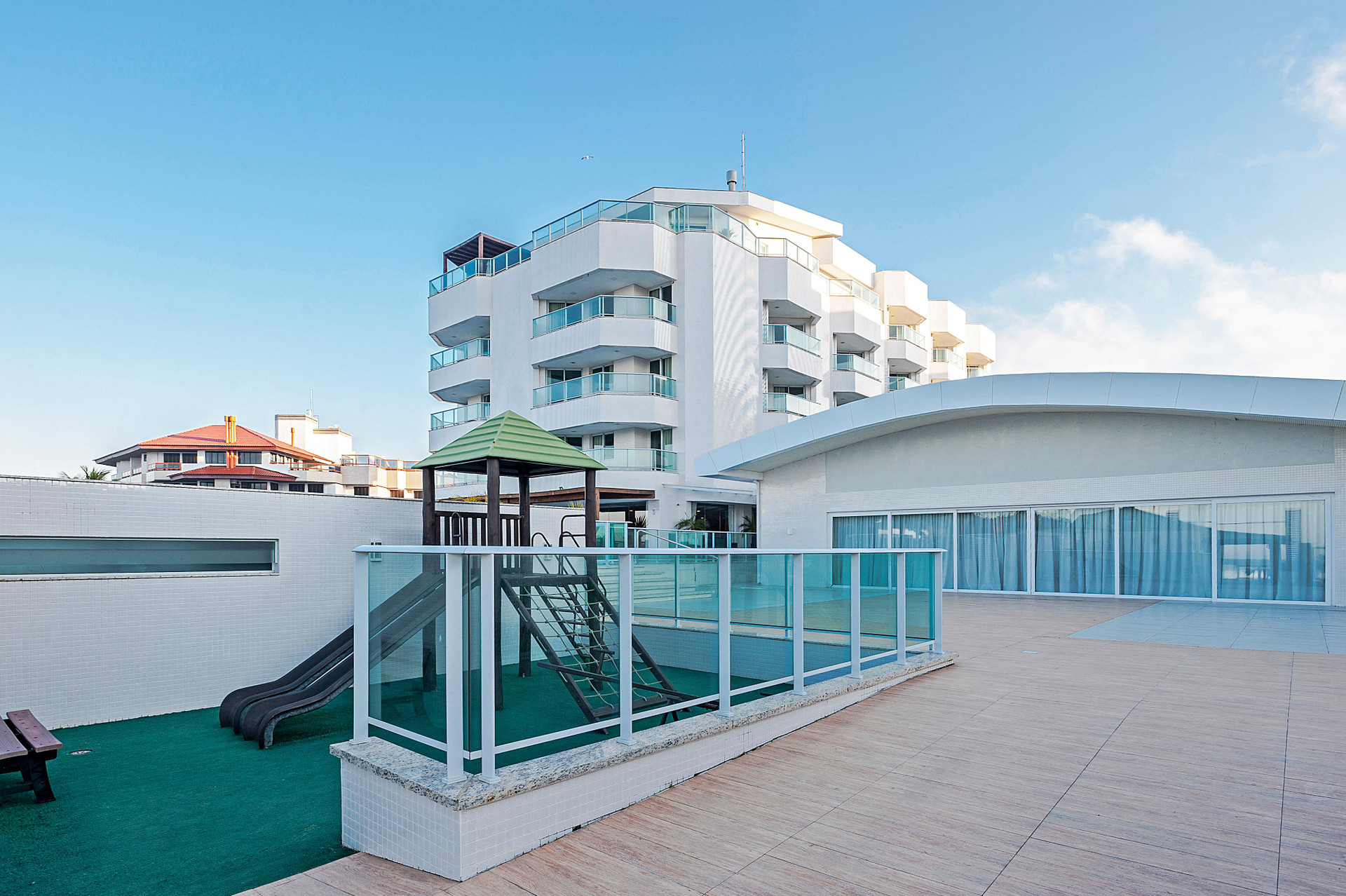 image-housing-carousel