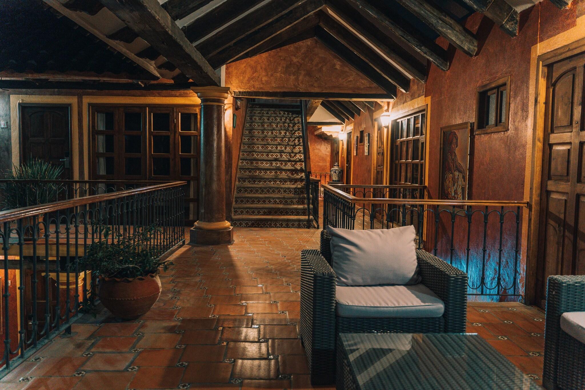 image-housing-carousel