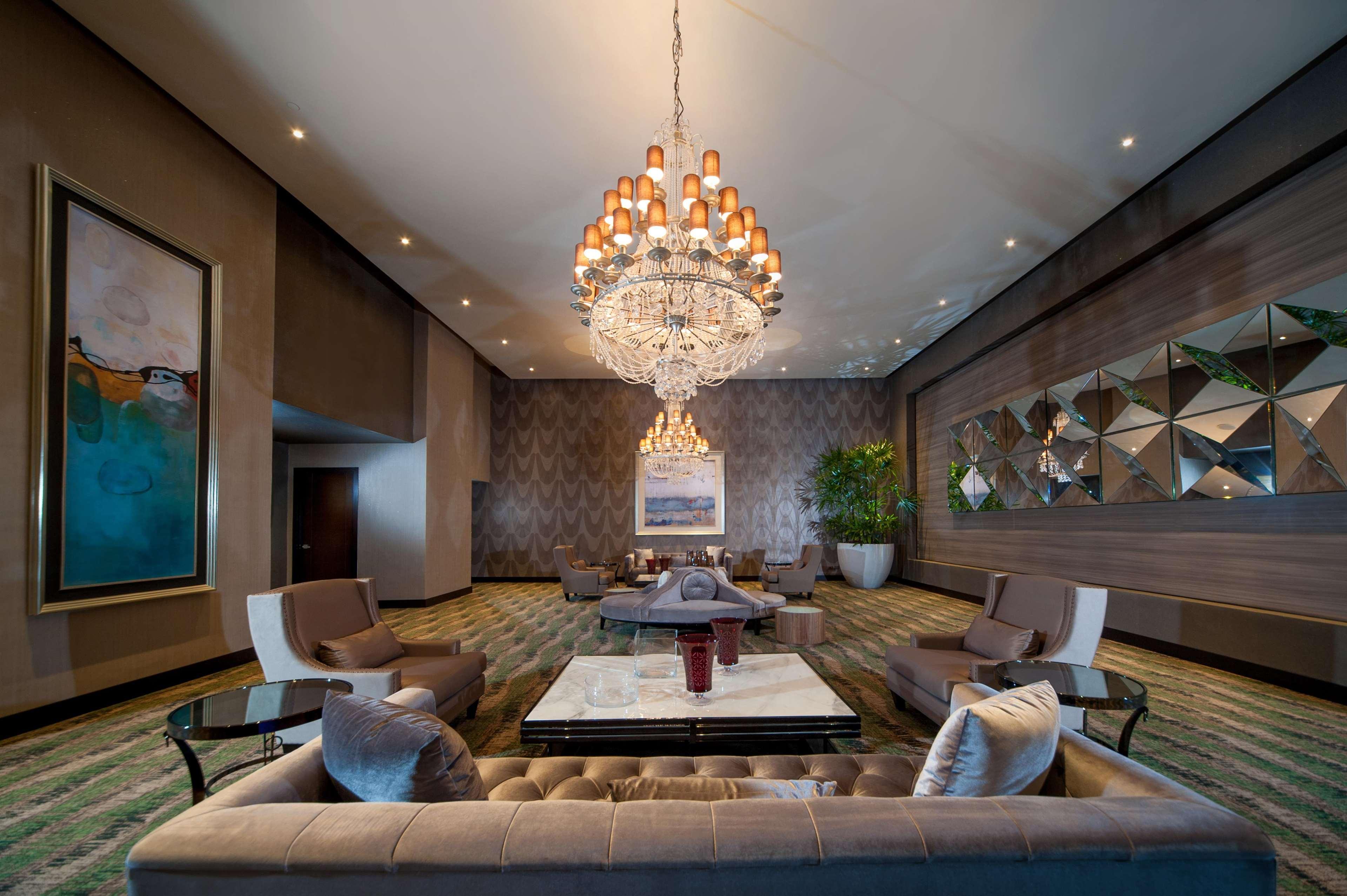 image-housing-carousel