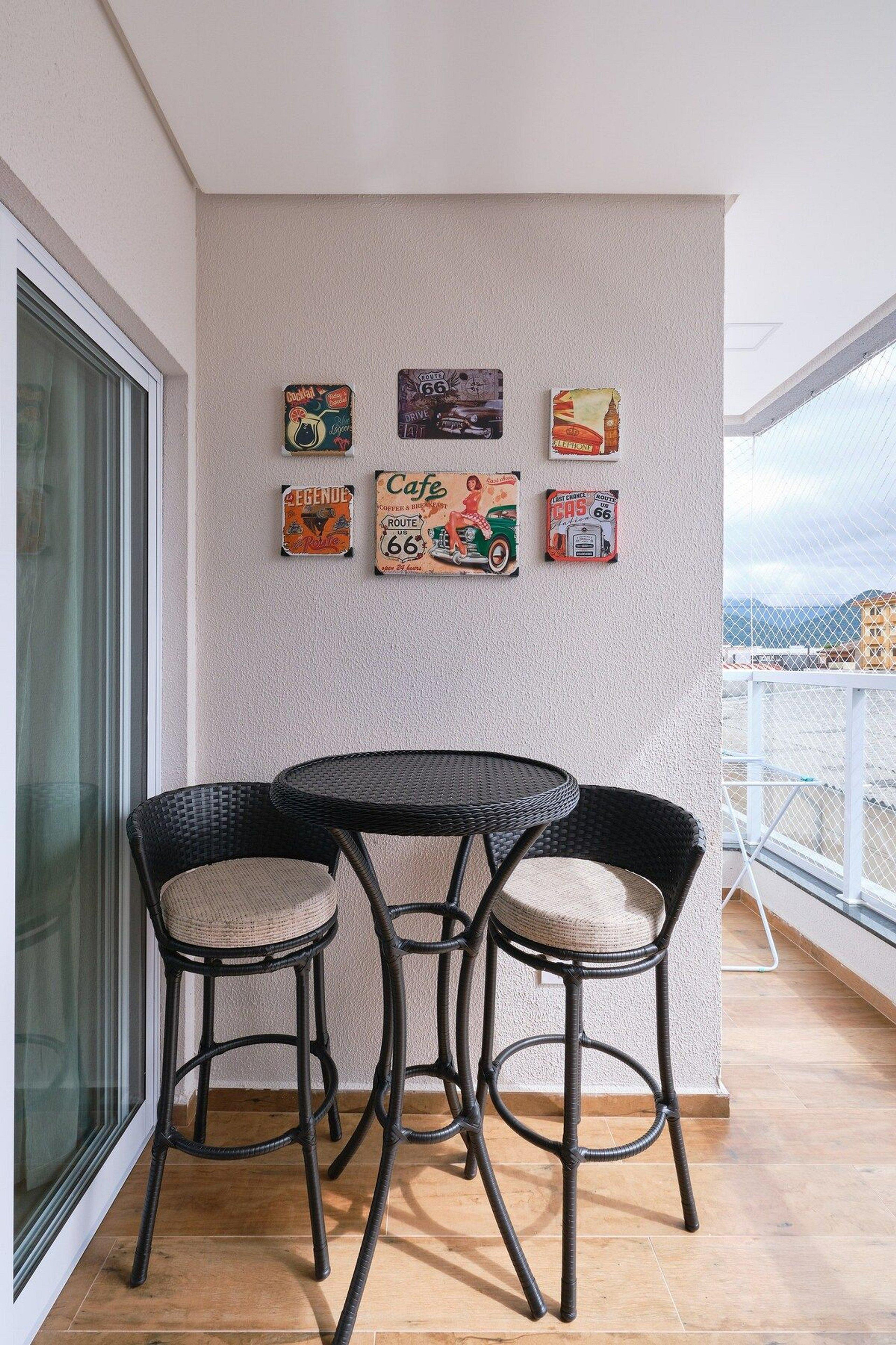 image-housing-carousel
