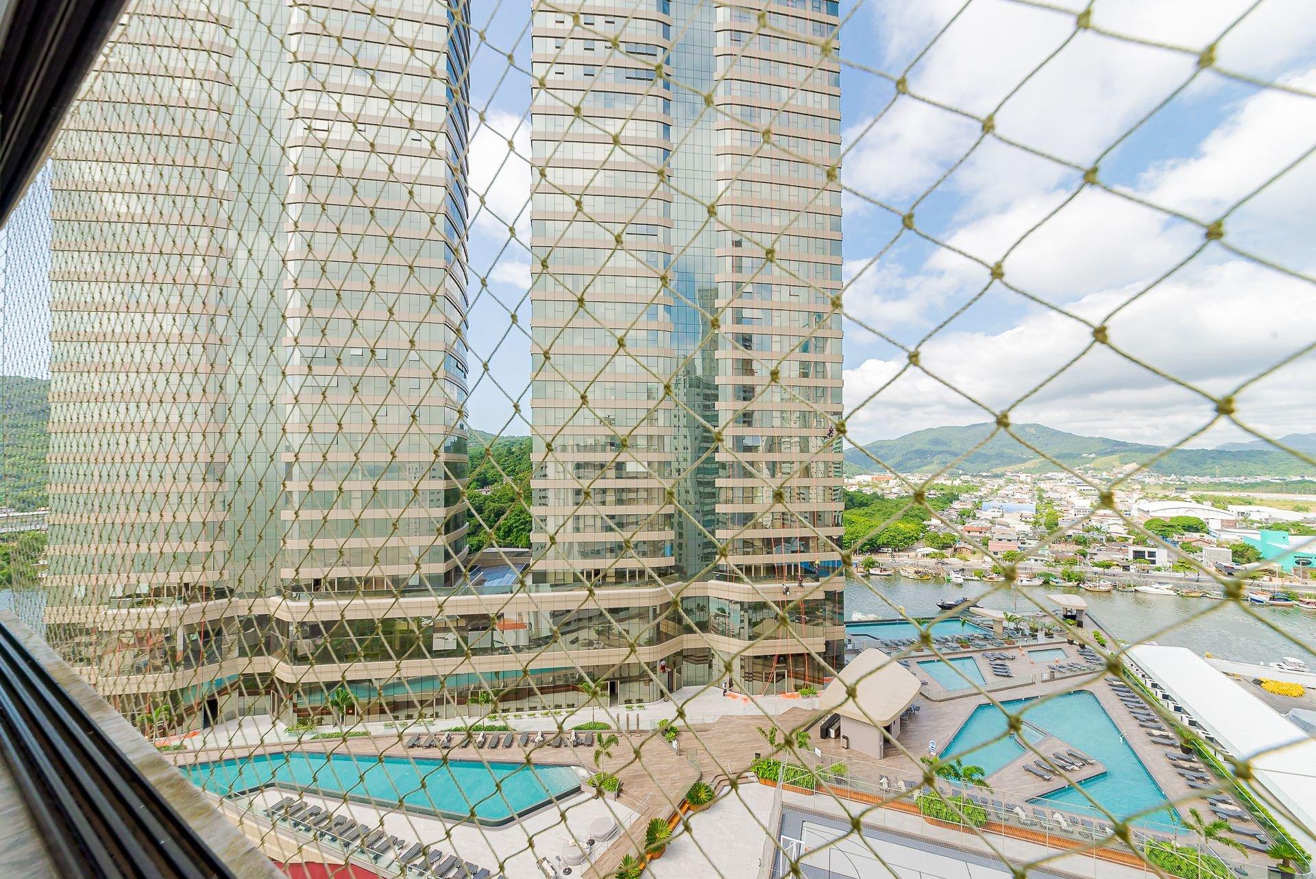 image-housing-carousel