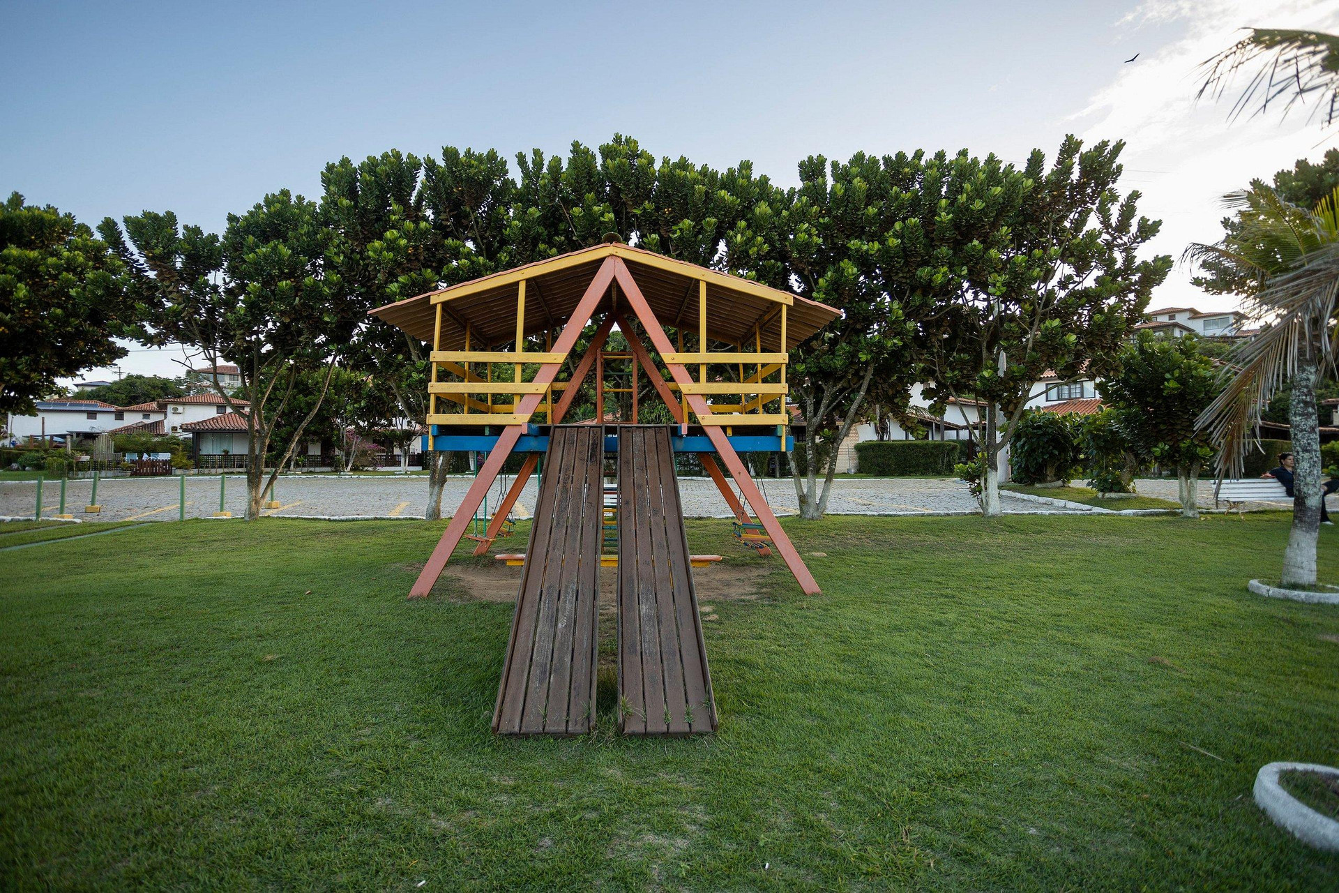 image-housing-carousel