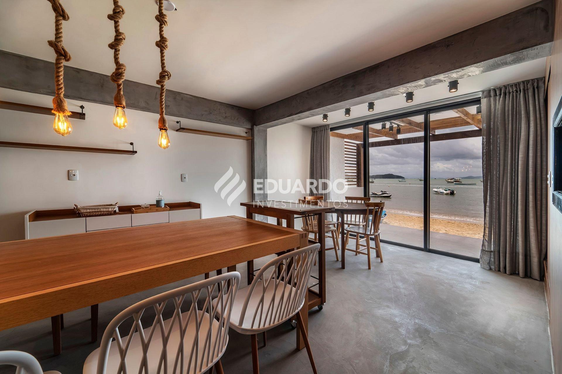 image-housing-carousel