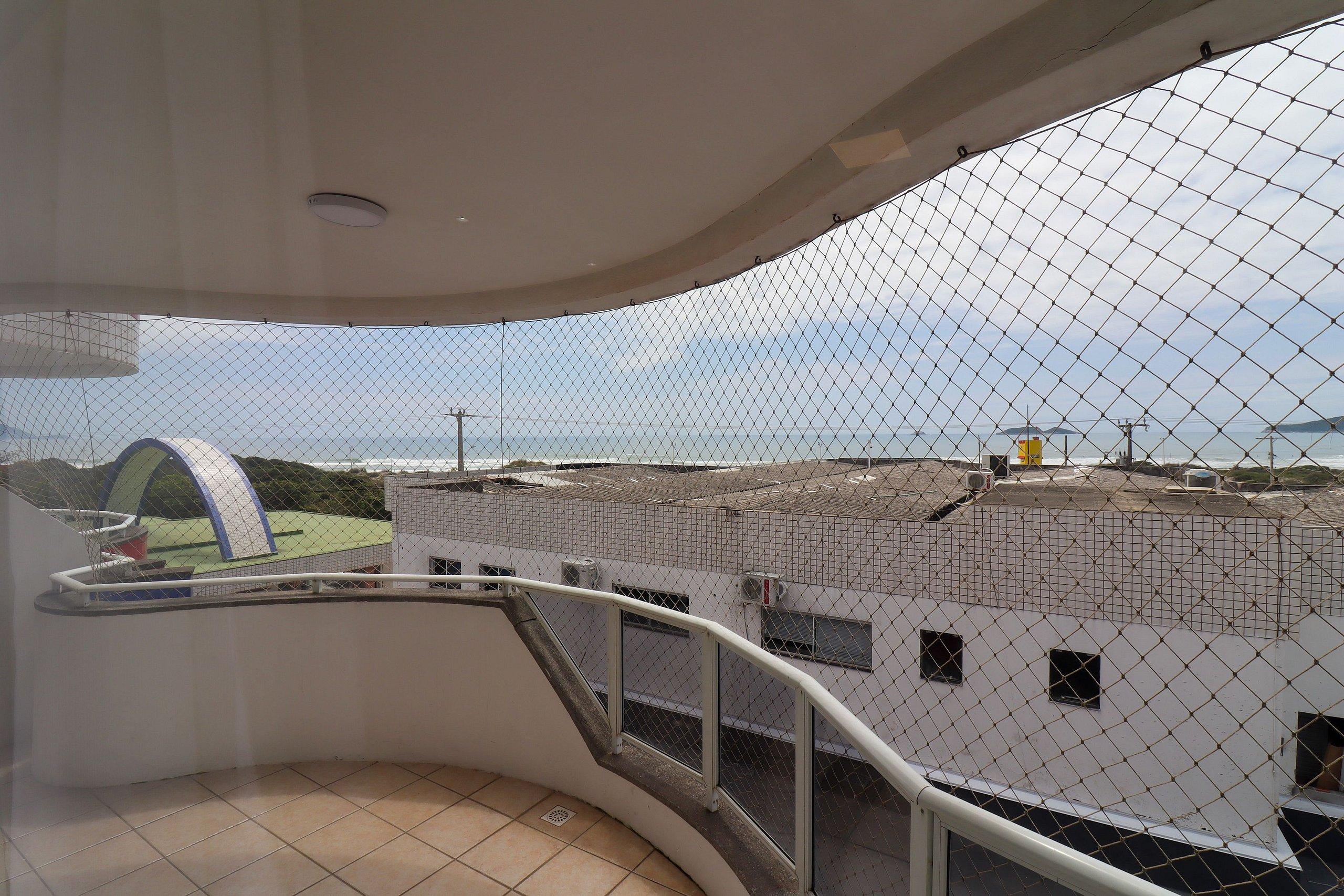 image-housing-carousel