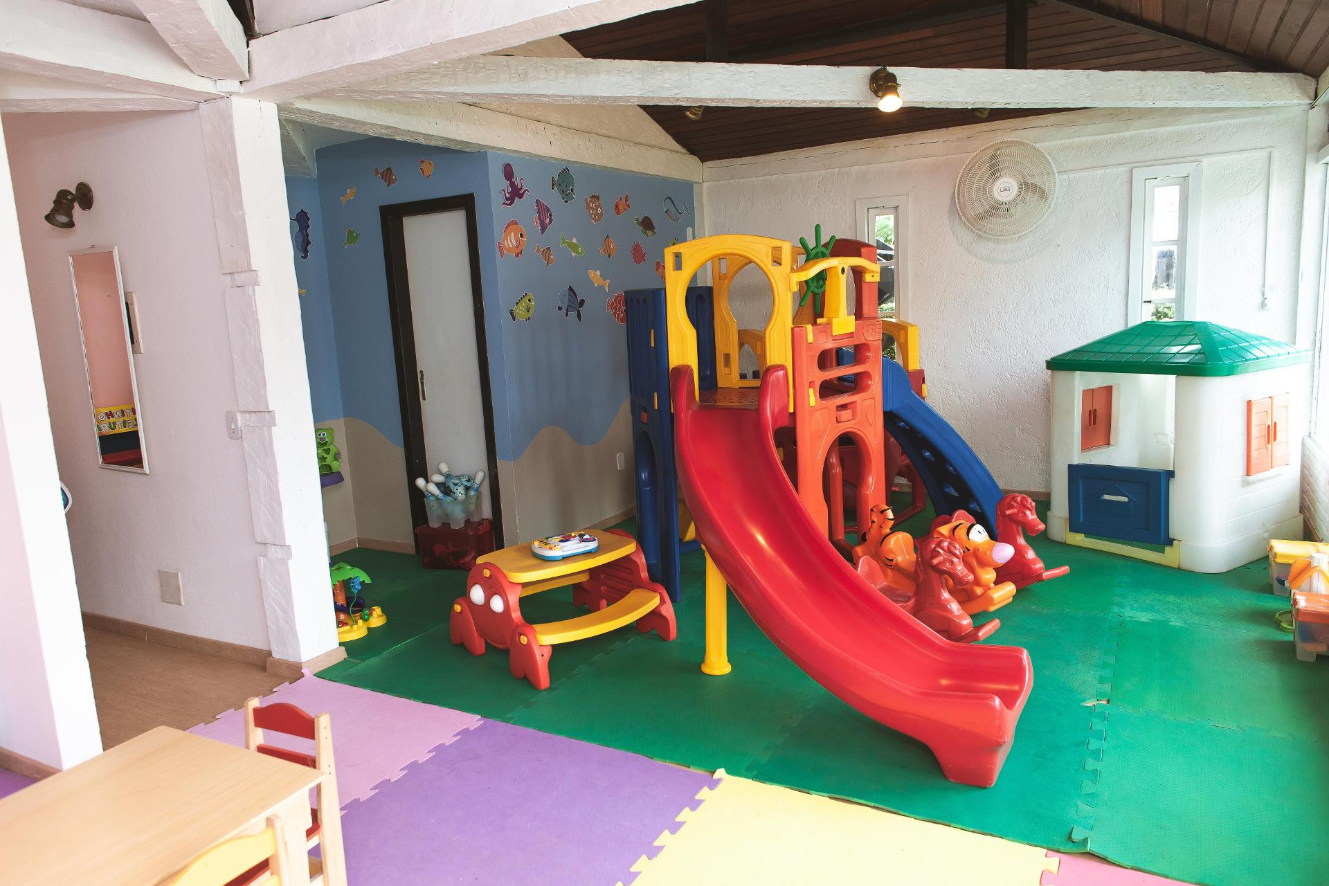 image-housing-carousel
