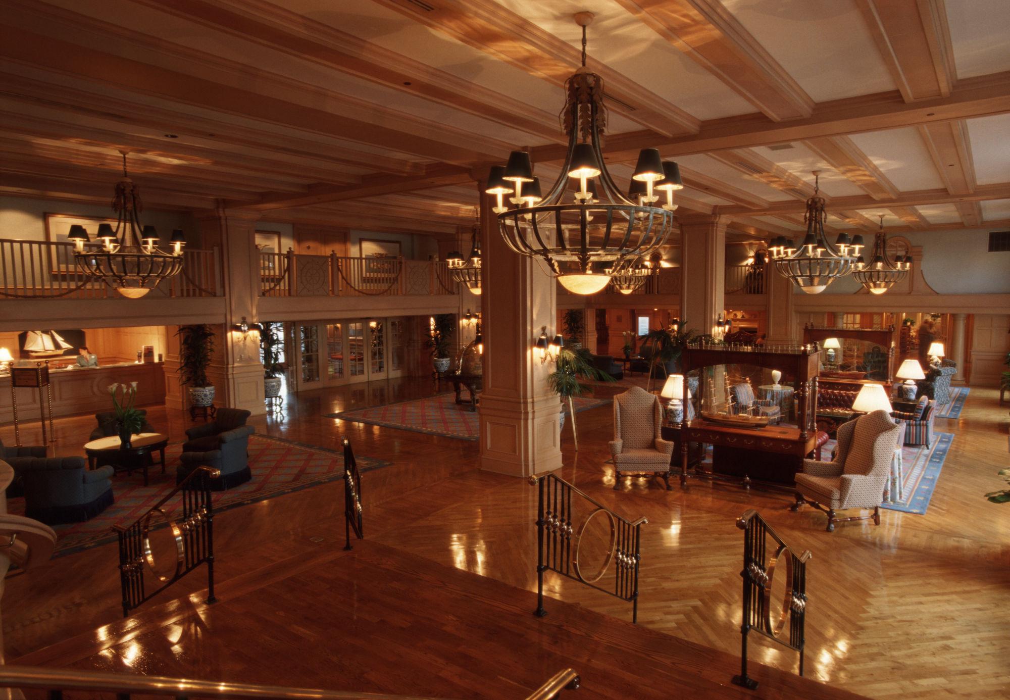 image-housing-carousel