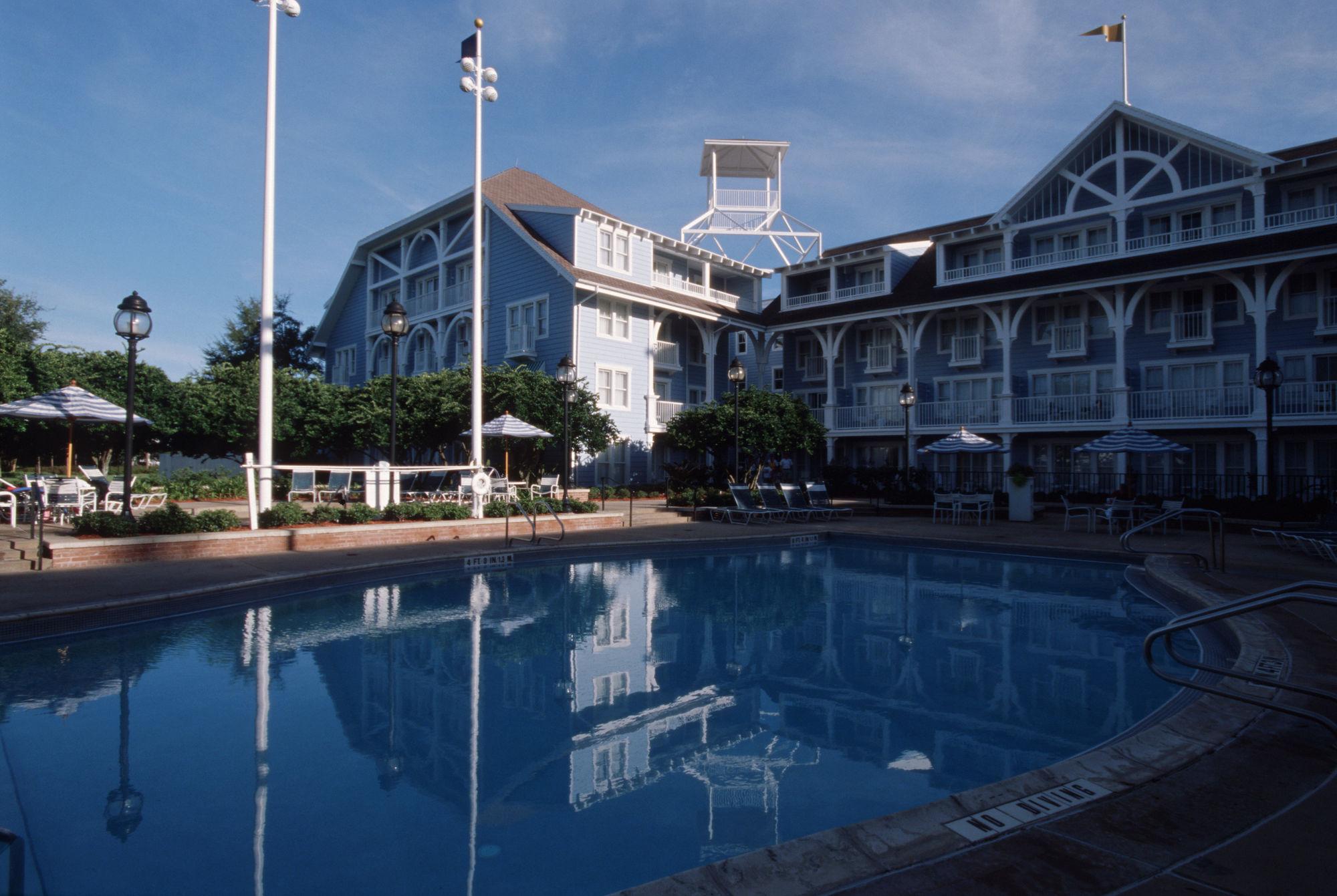 image-housing-carousel