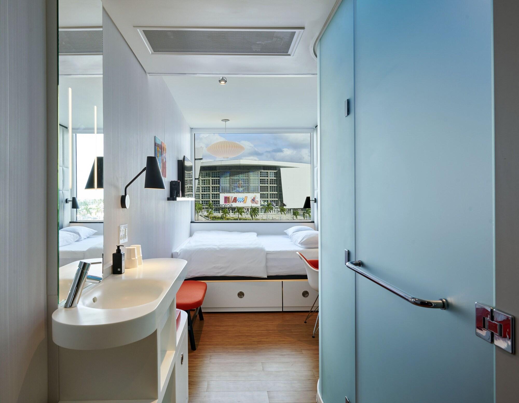 image-housing-carousel