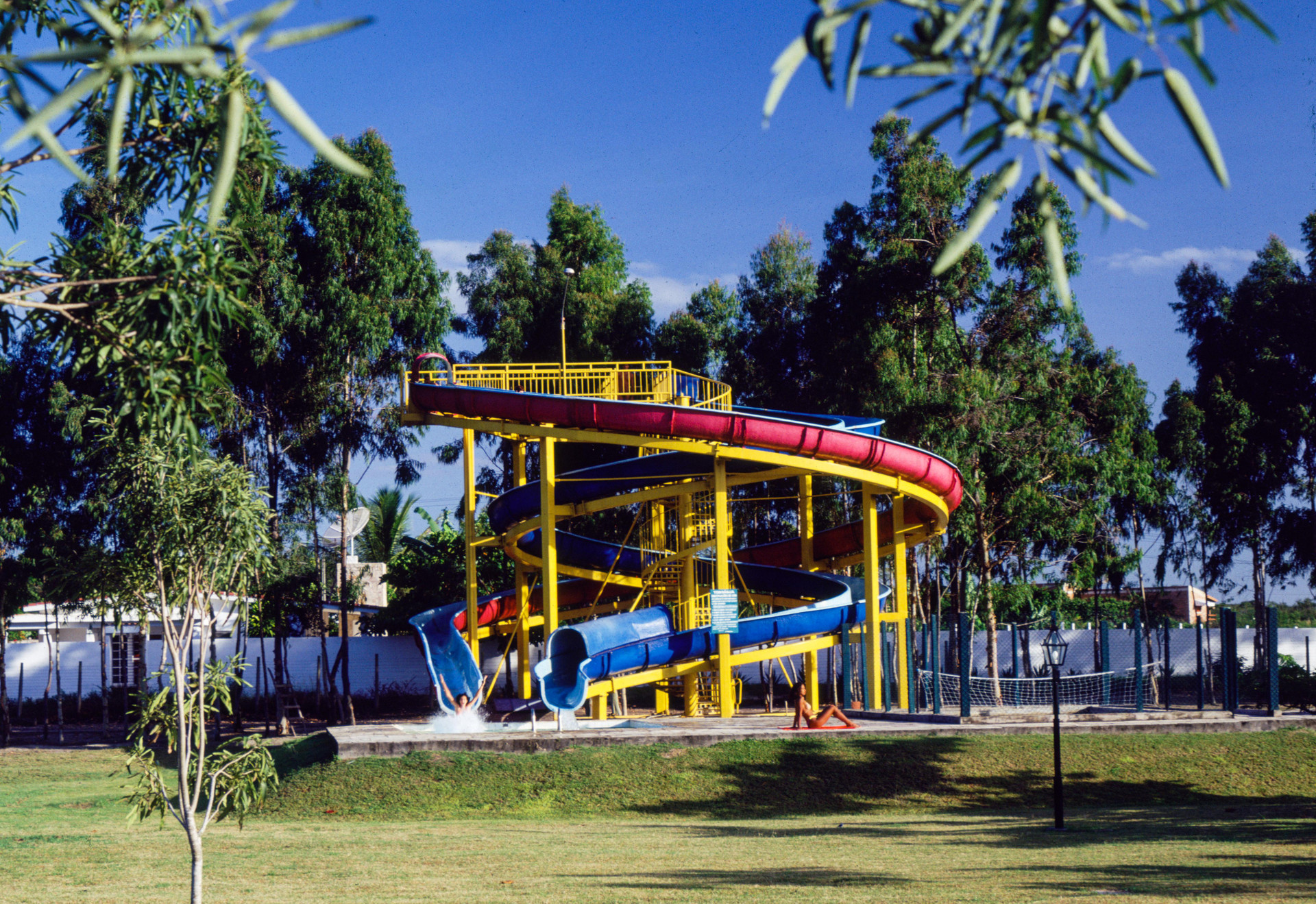 image-housing-carousel