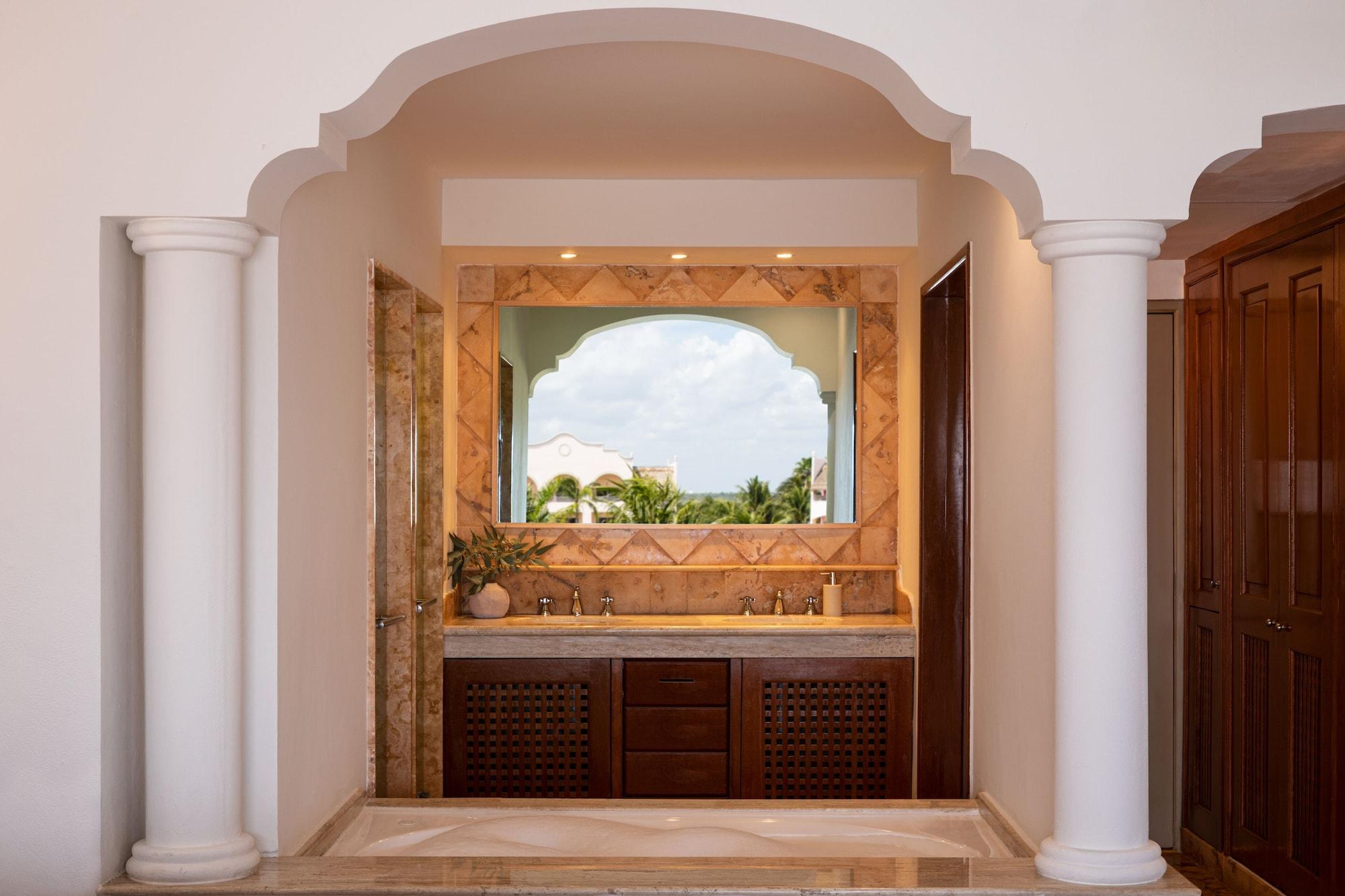 Two-Story Rooftop Terrace Suite Spa or Pool View