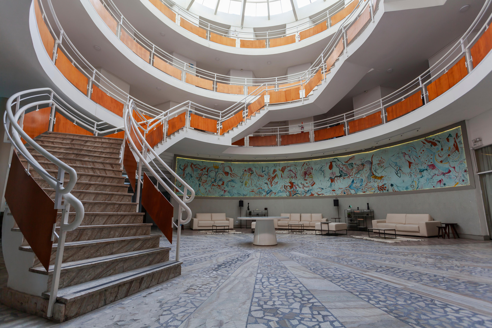 image-housing-carousel