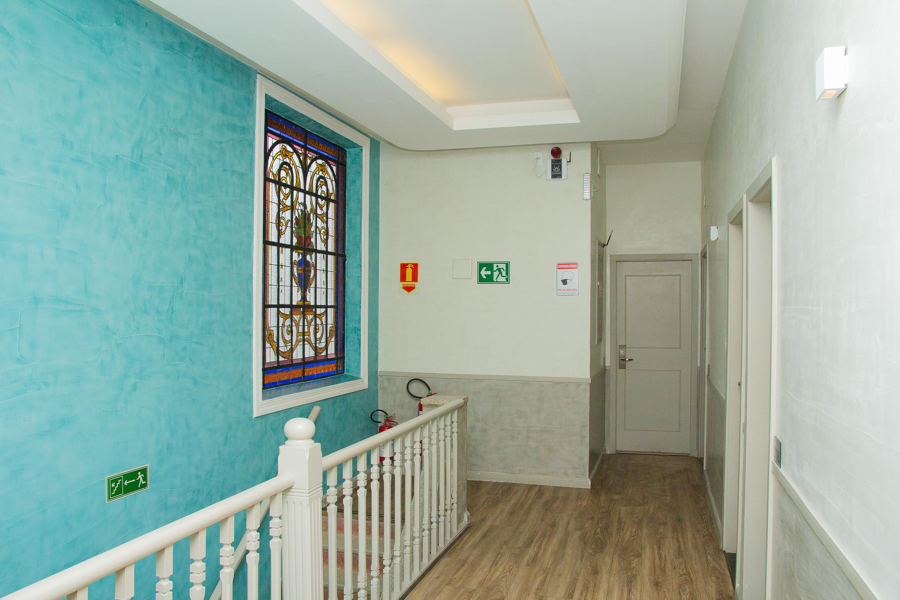 image-housing-carousel