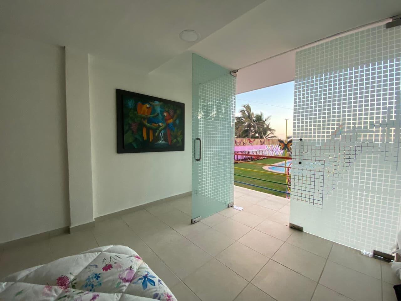 image-housing-carousel