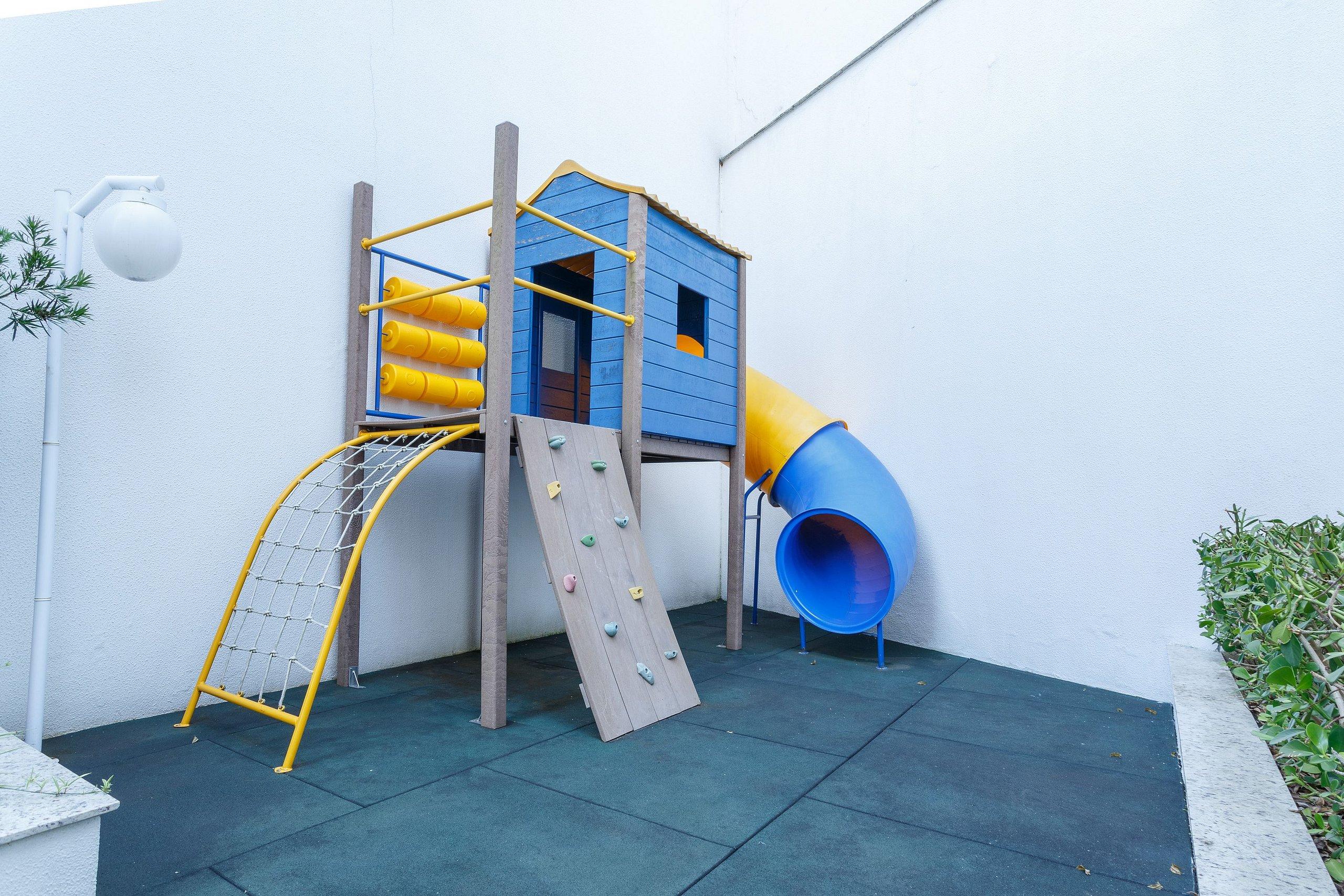 image-housing-carousel
