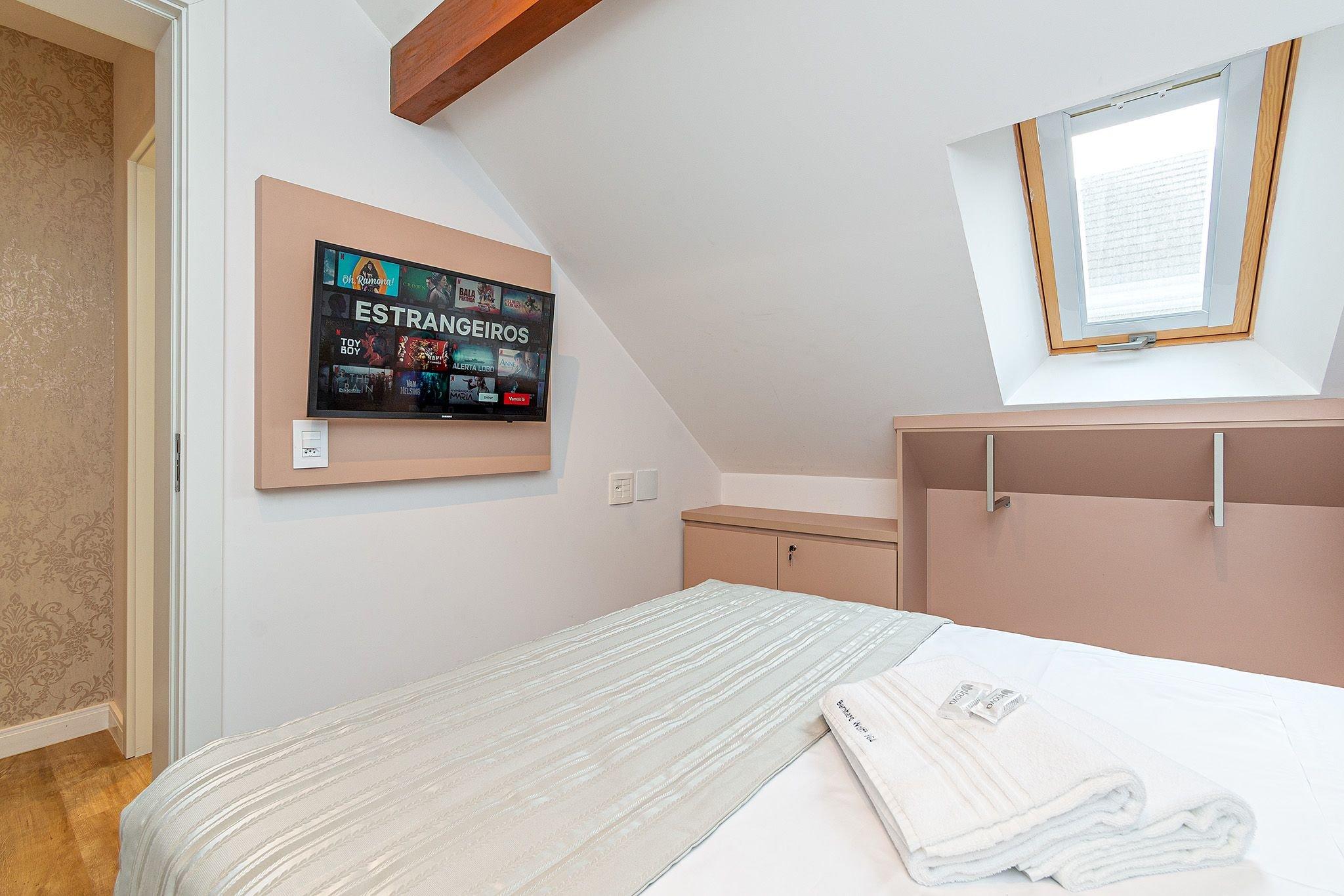 image-housing-carousel