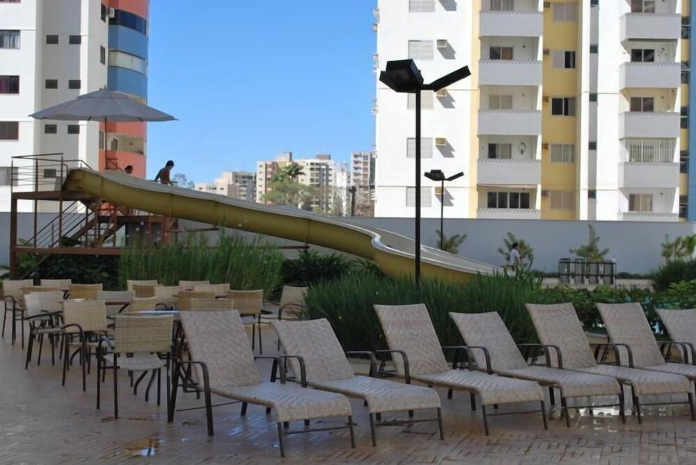 image-housing-carousel
