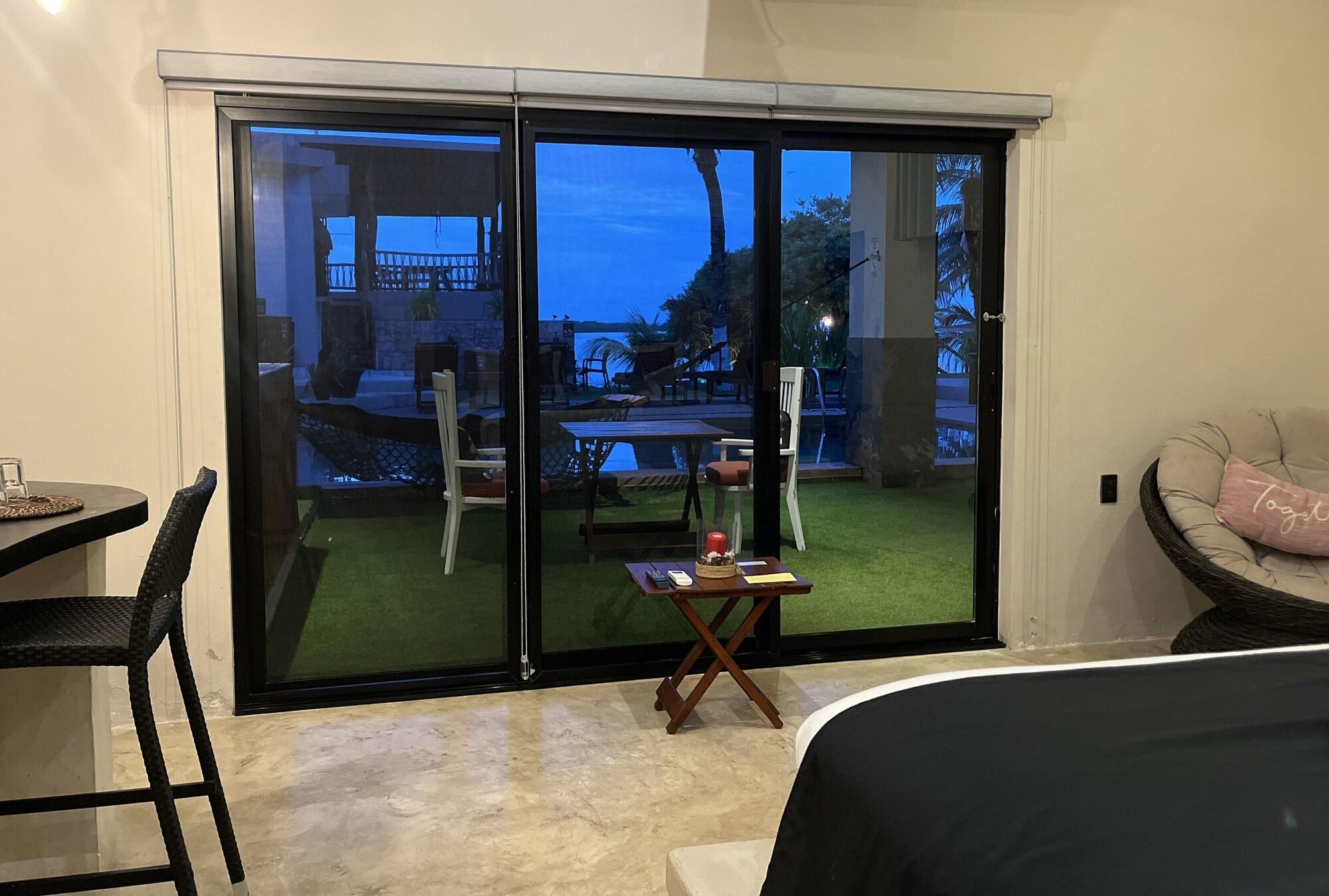image-housing-carousel