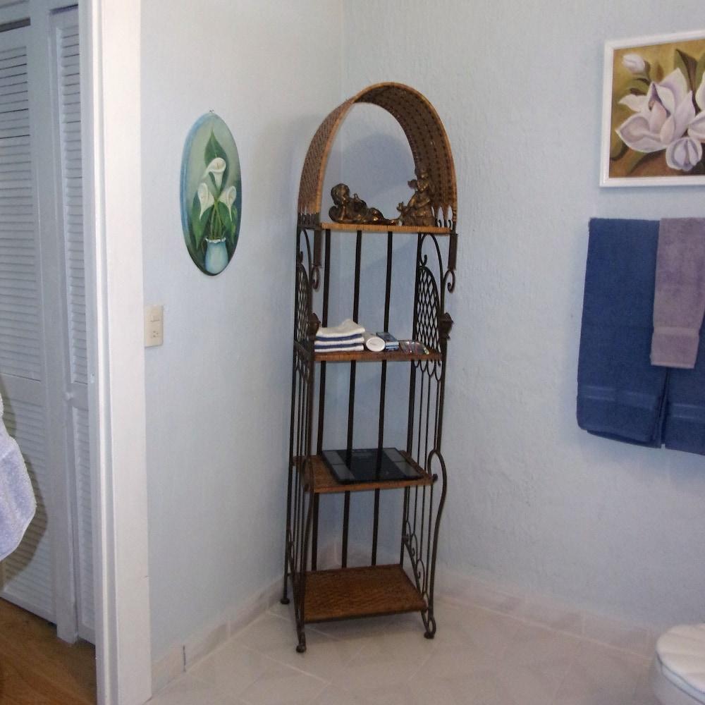 image-housing-carousel