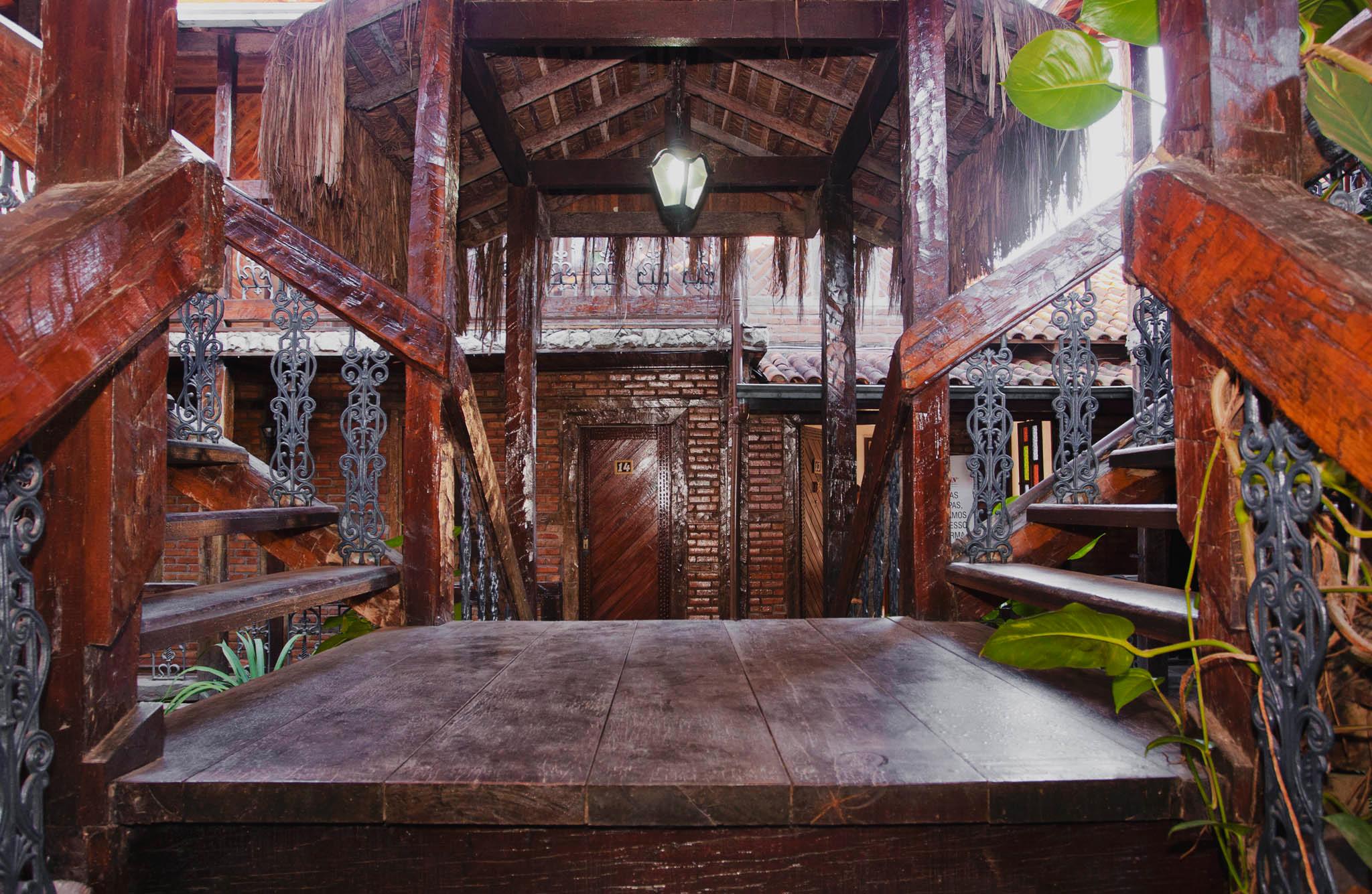 image-housing-carousel