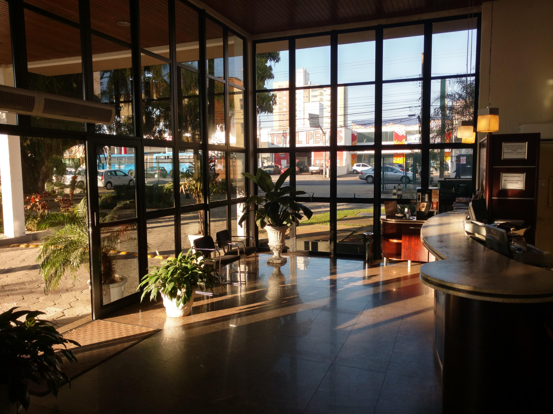 image-housing-carousel