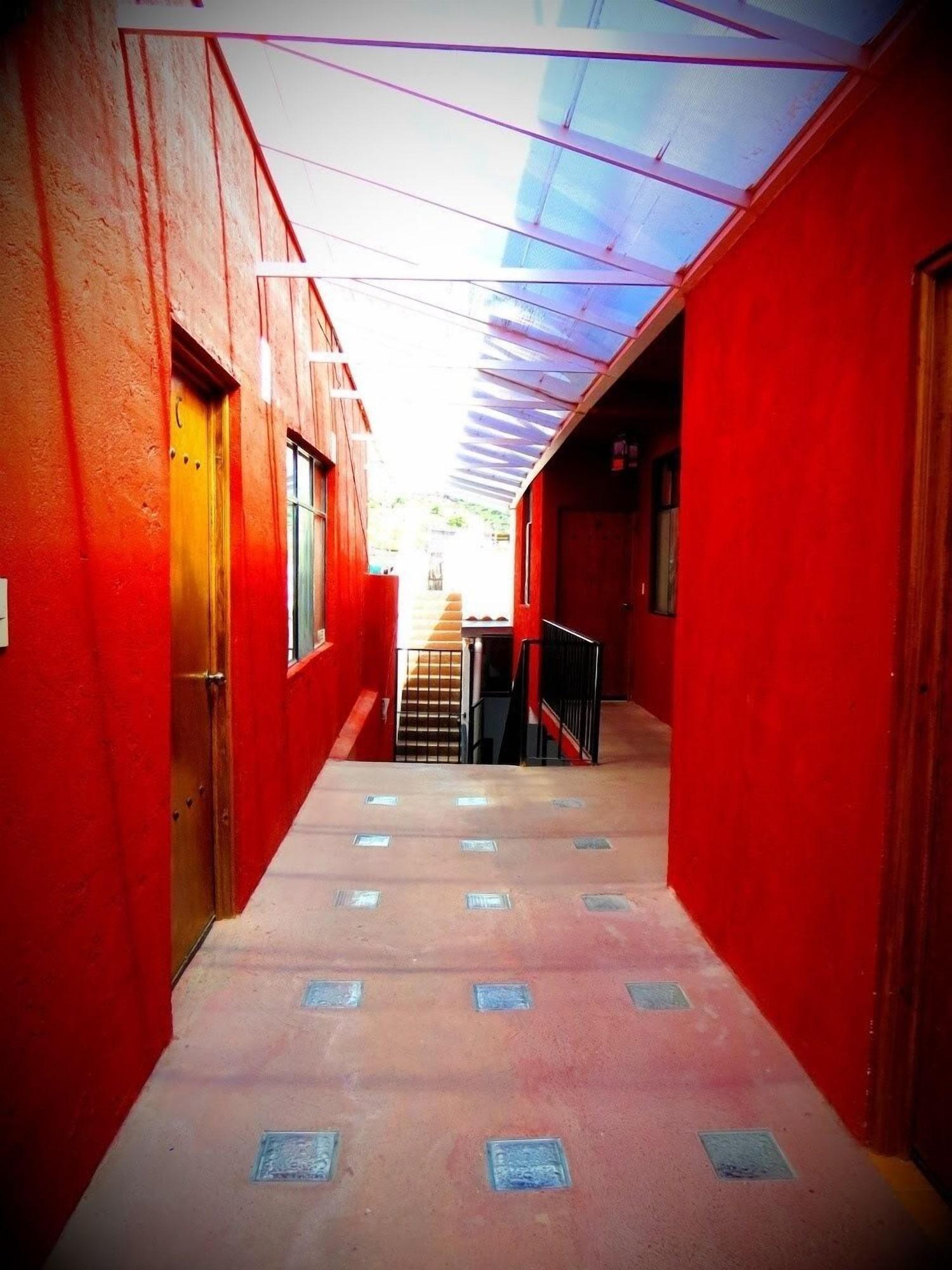 image-housing-carousel
