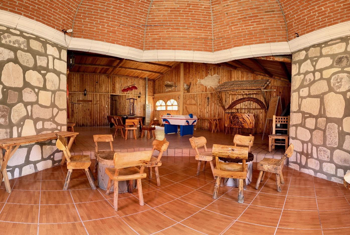image-housing-carousel