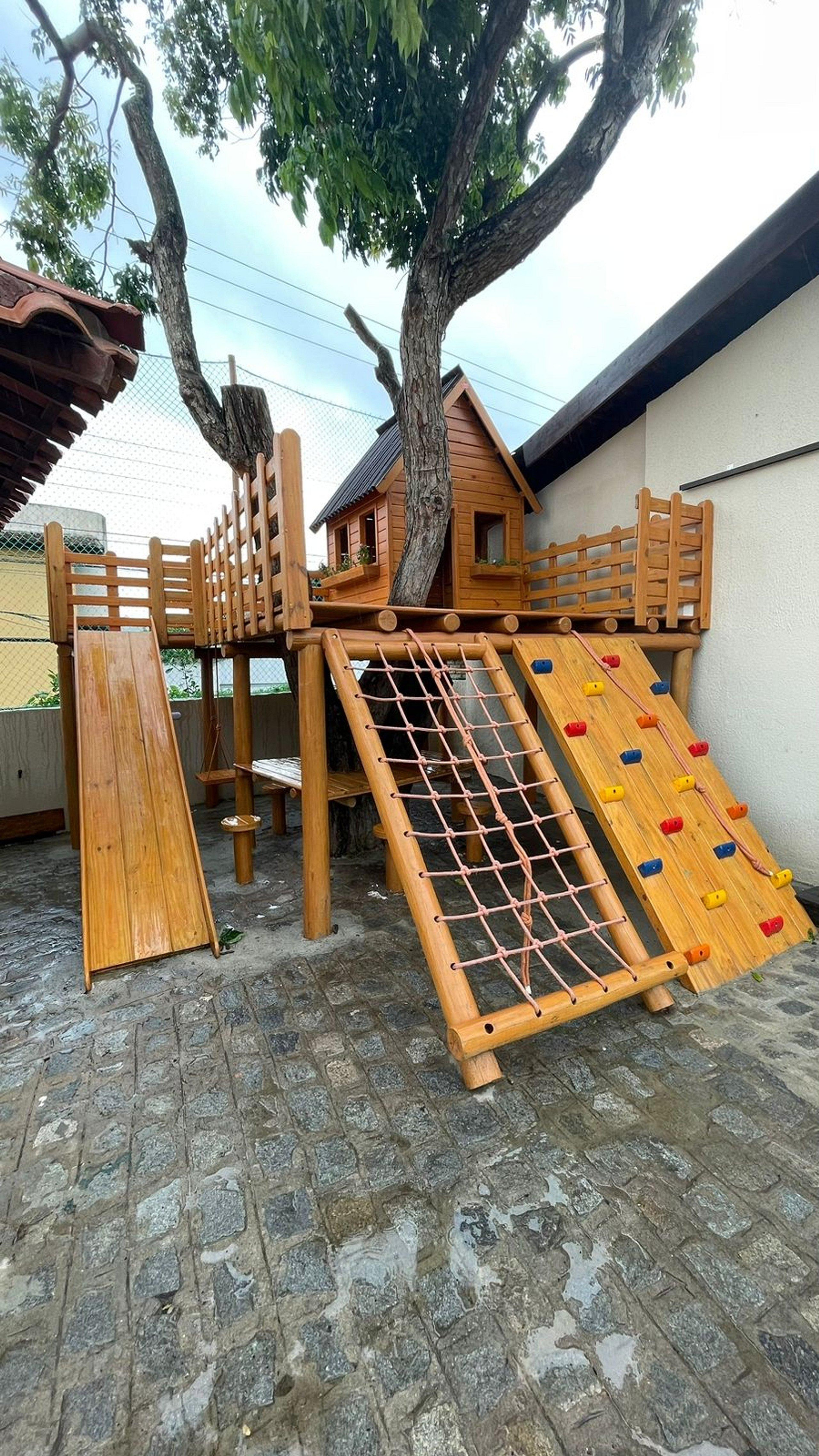 image-housing-carousel