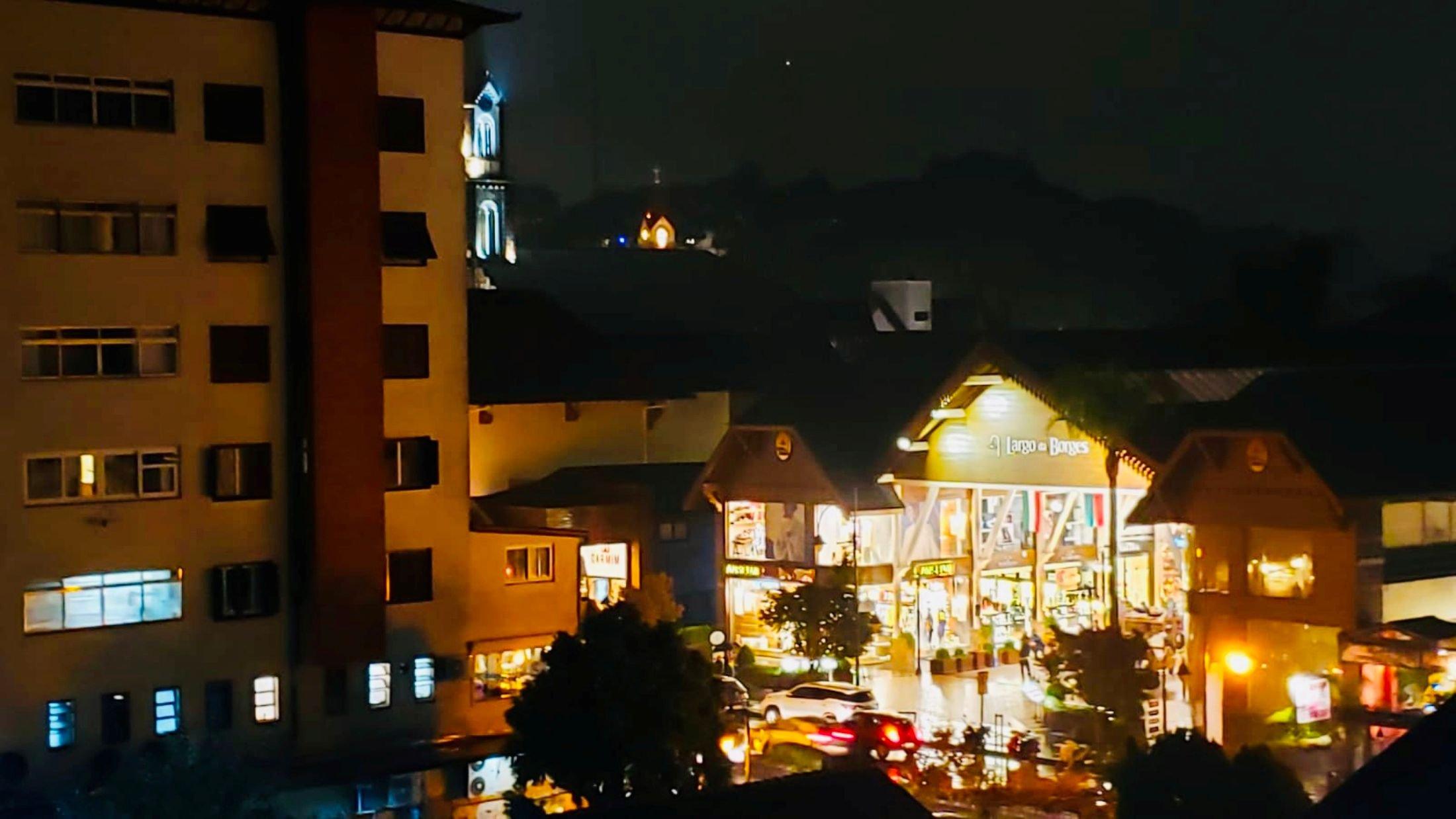 image-housing-carousel