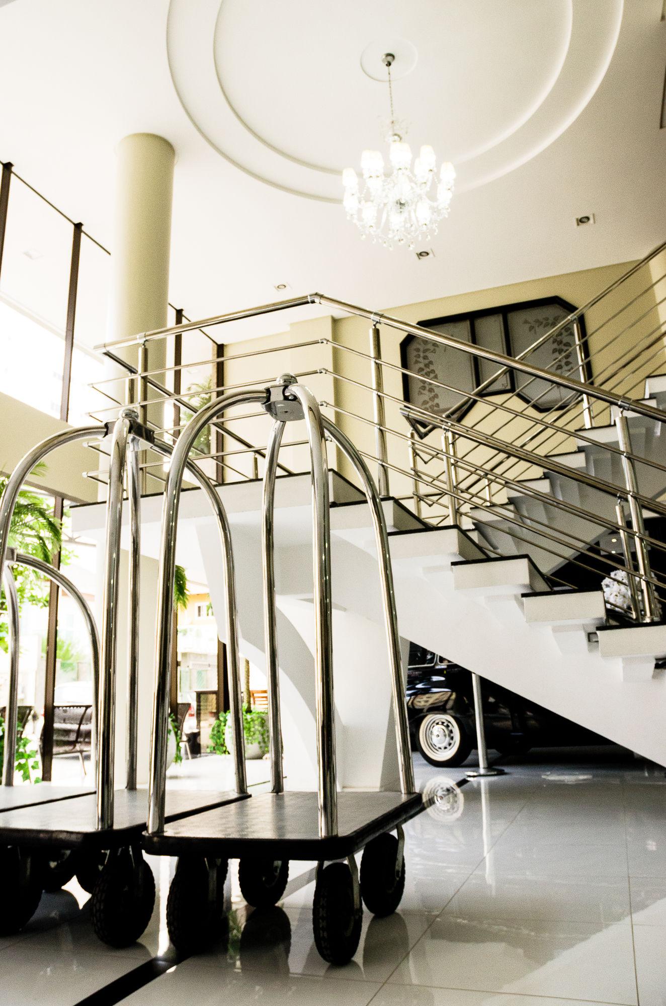 image-housing-carousel