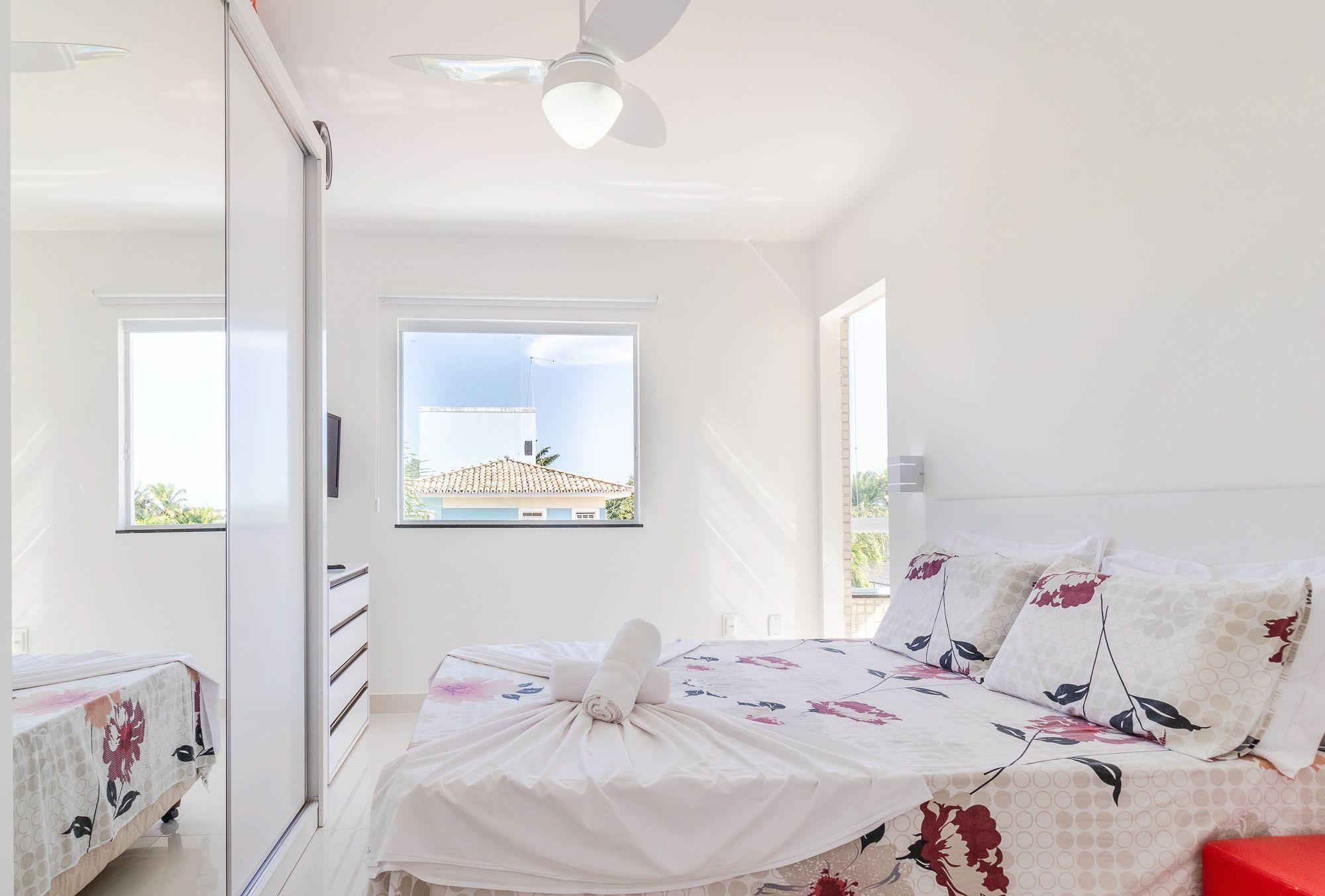 image-housing-carousel