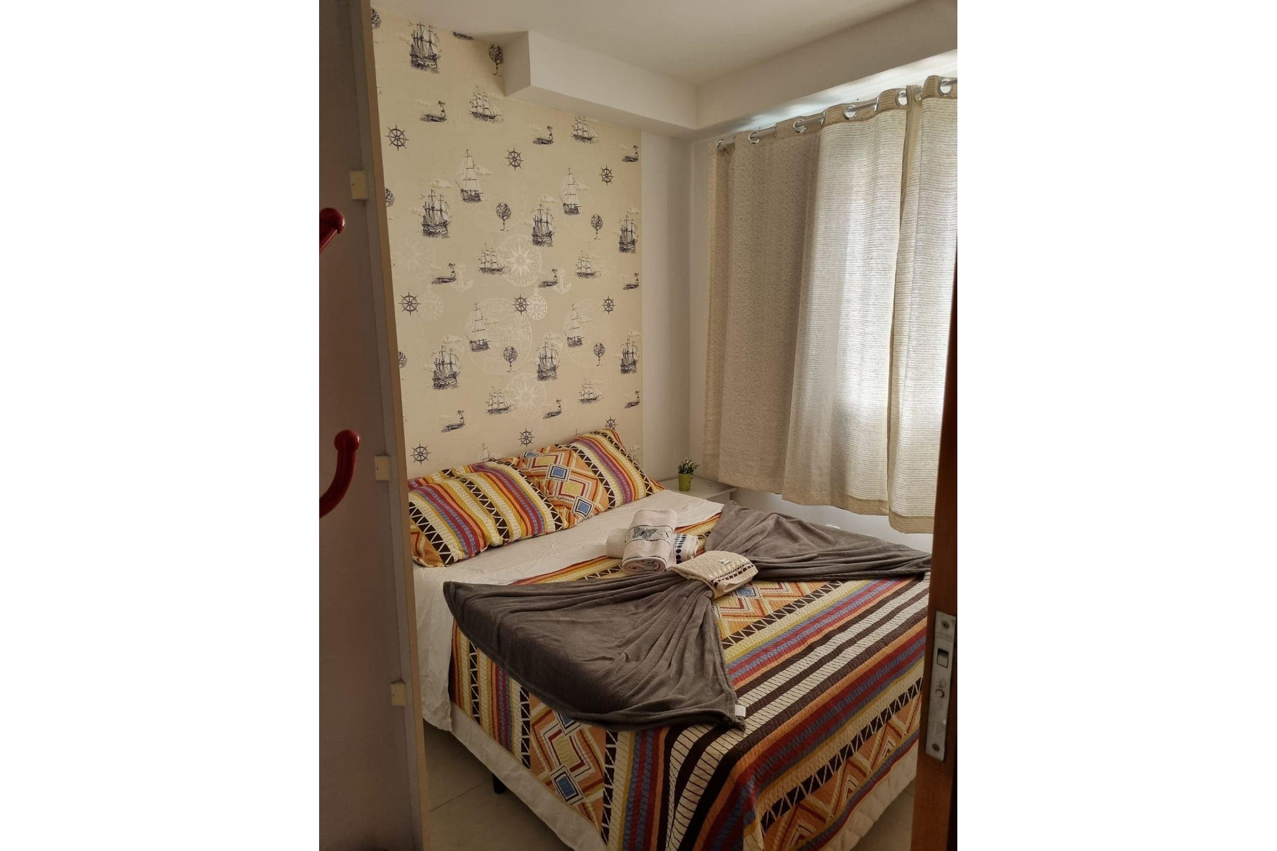 image-housing-carousel