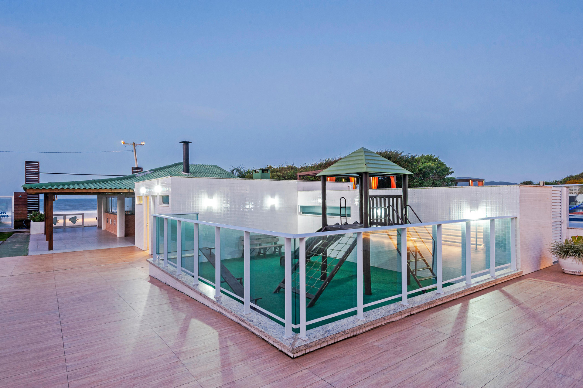 image-housing-carousel