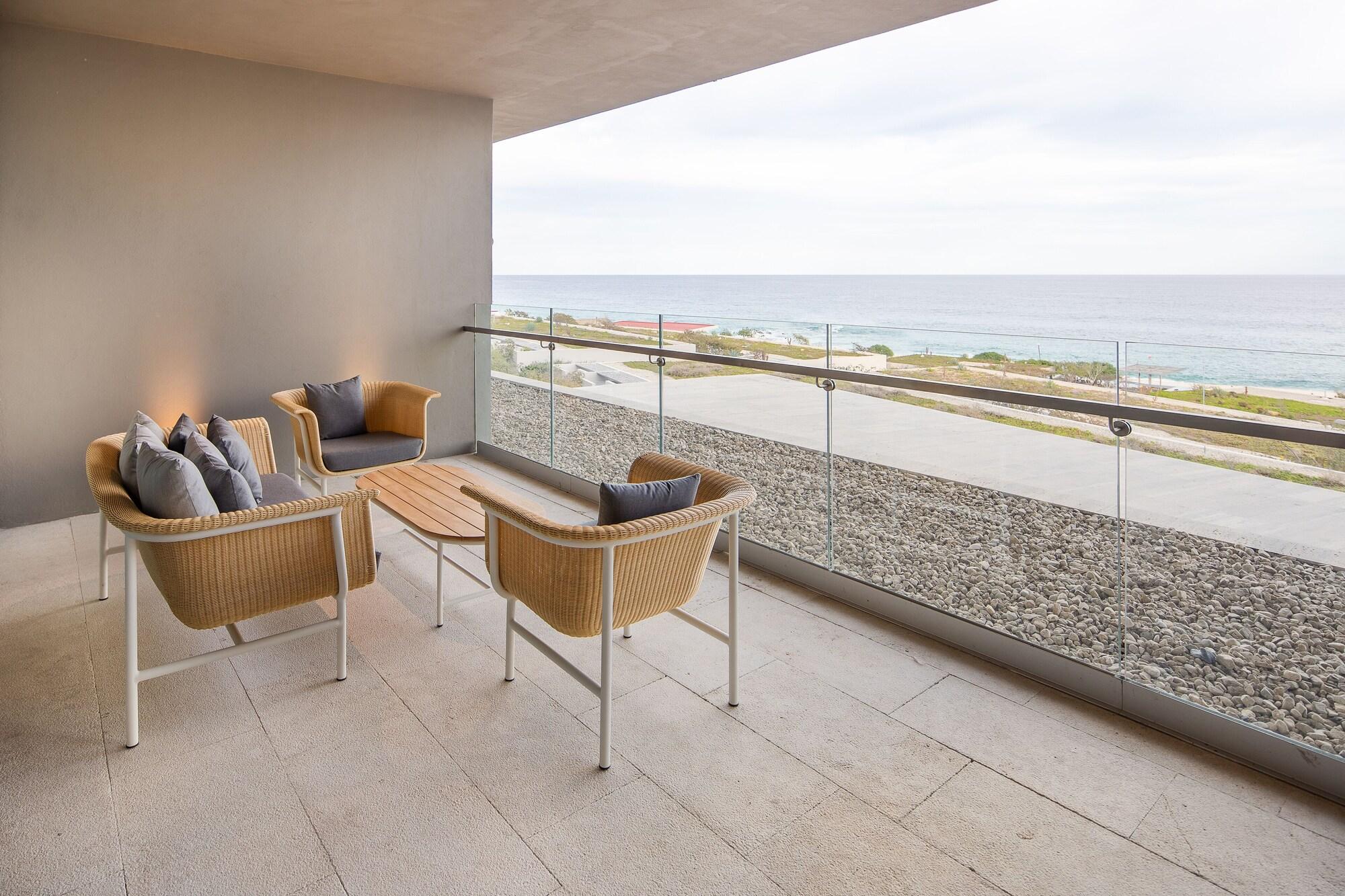 One Bedroom Villa Ocean View with Two Queen Beds