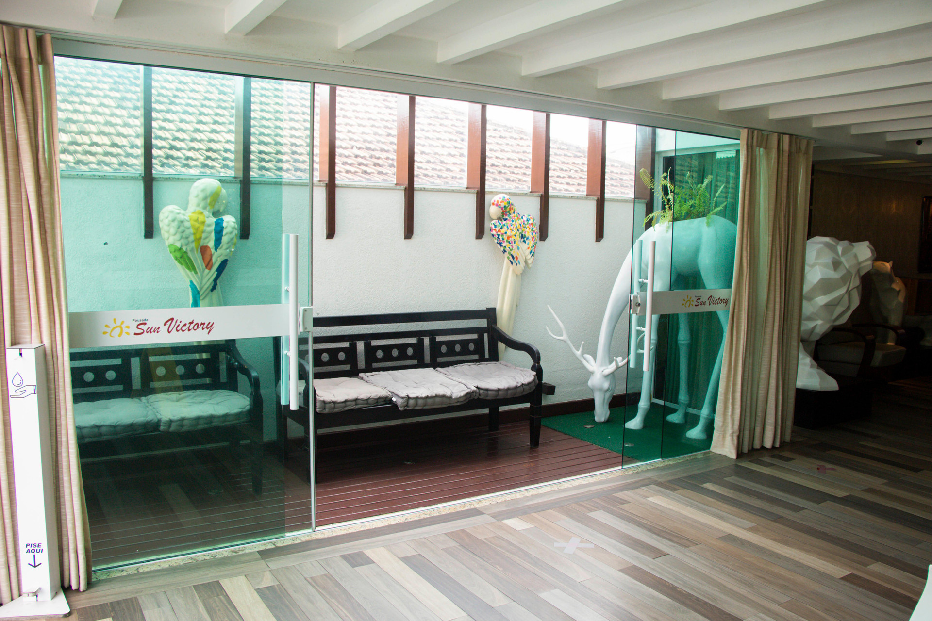 image-housing-carousel