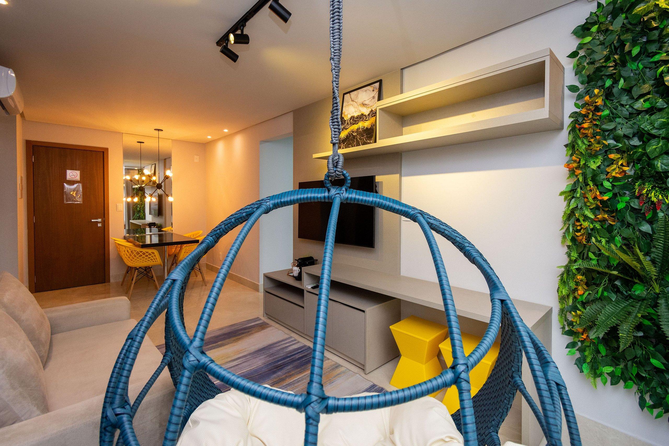 image-housing-carousel