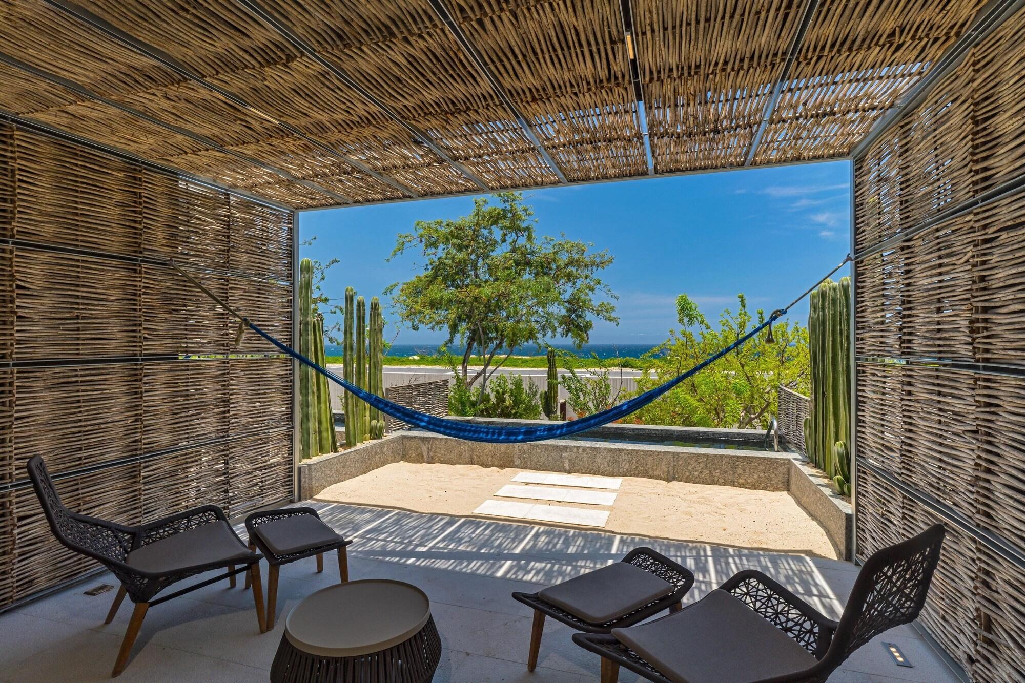 Plunge Pool Room 2 Queen Beds