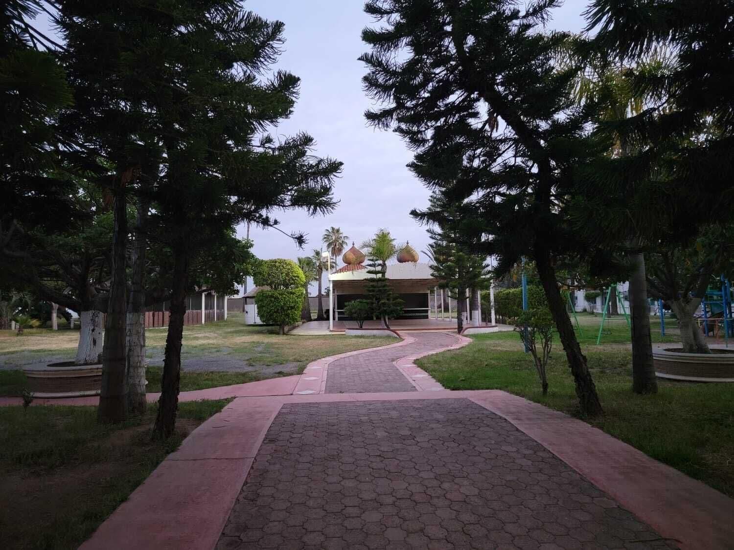 image-housing-carousel