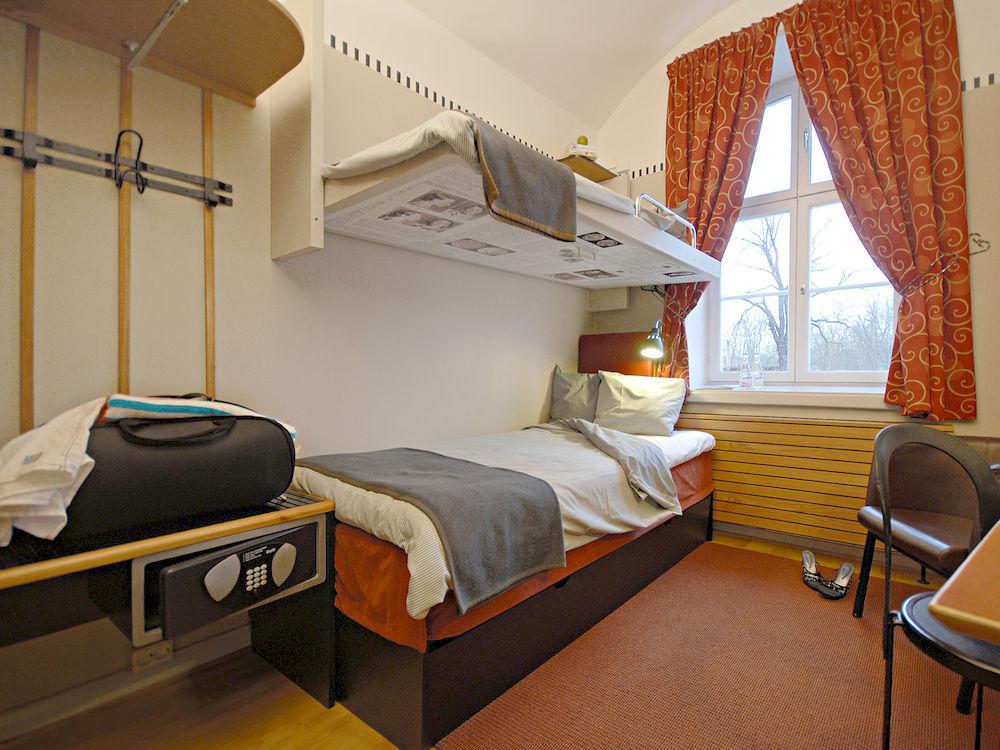 image-housing-carousel