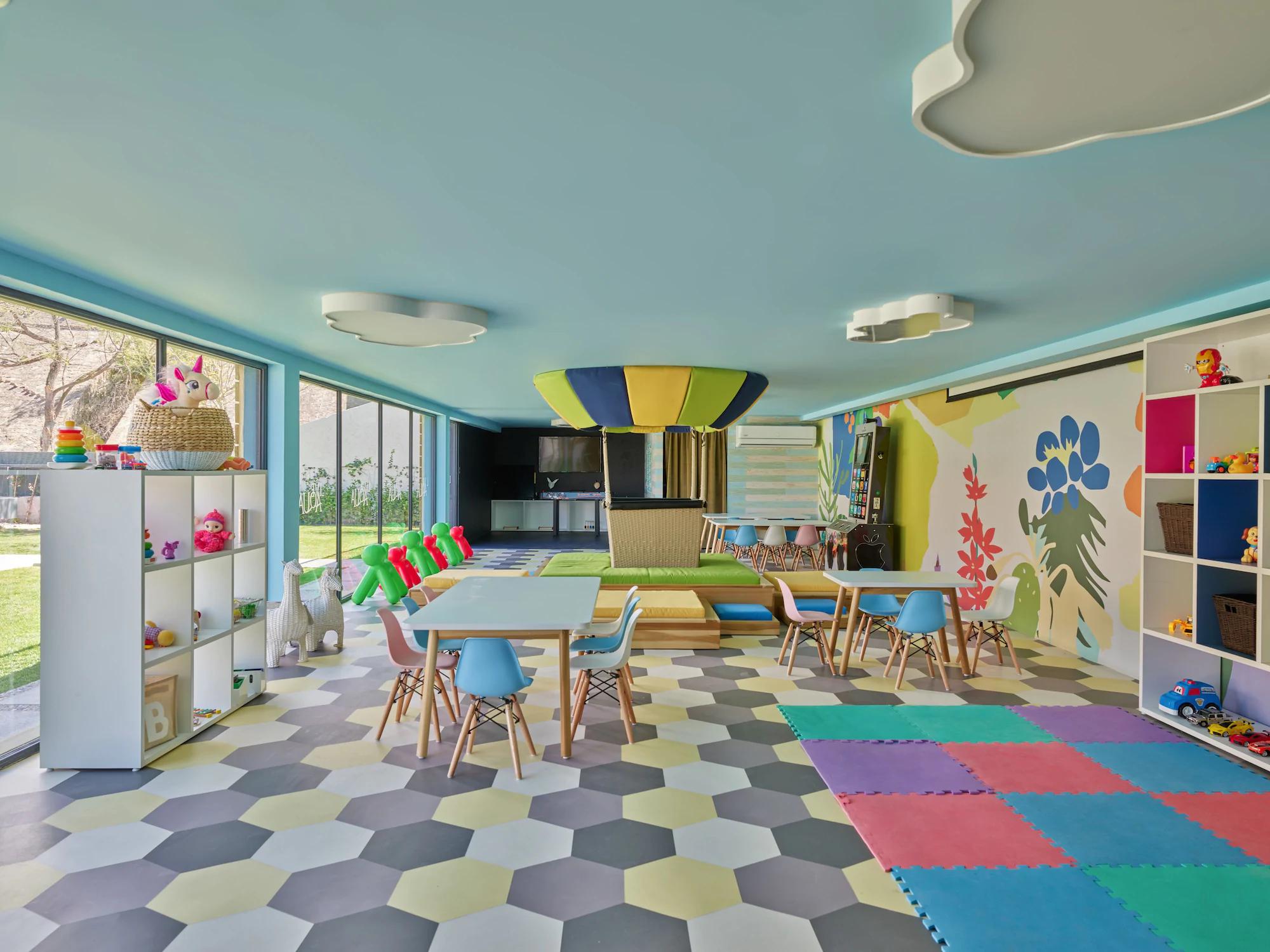 image-housing-carousel