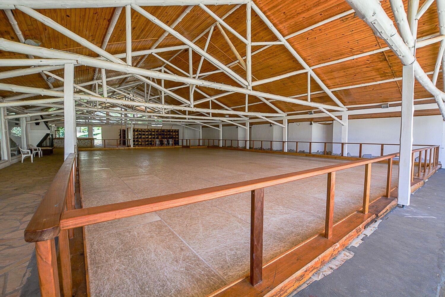 image-housing-carousel