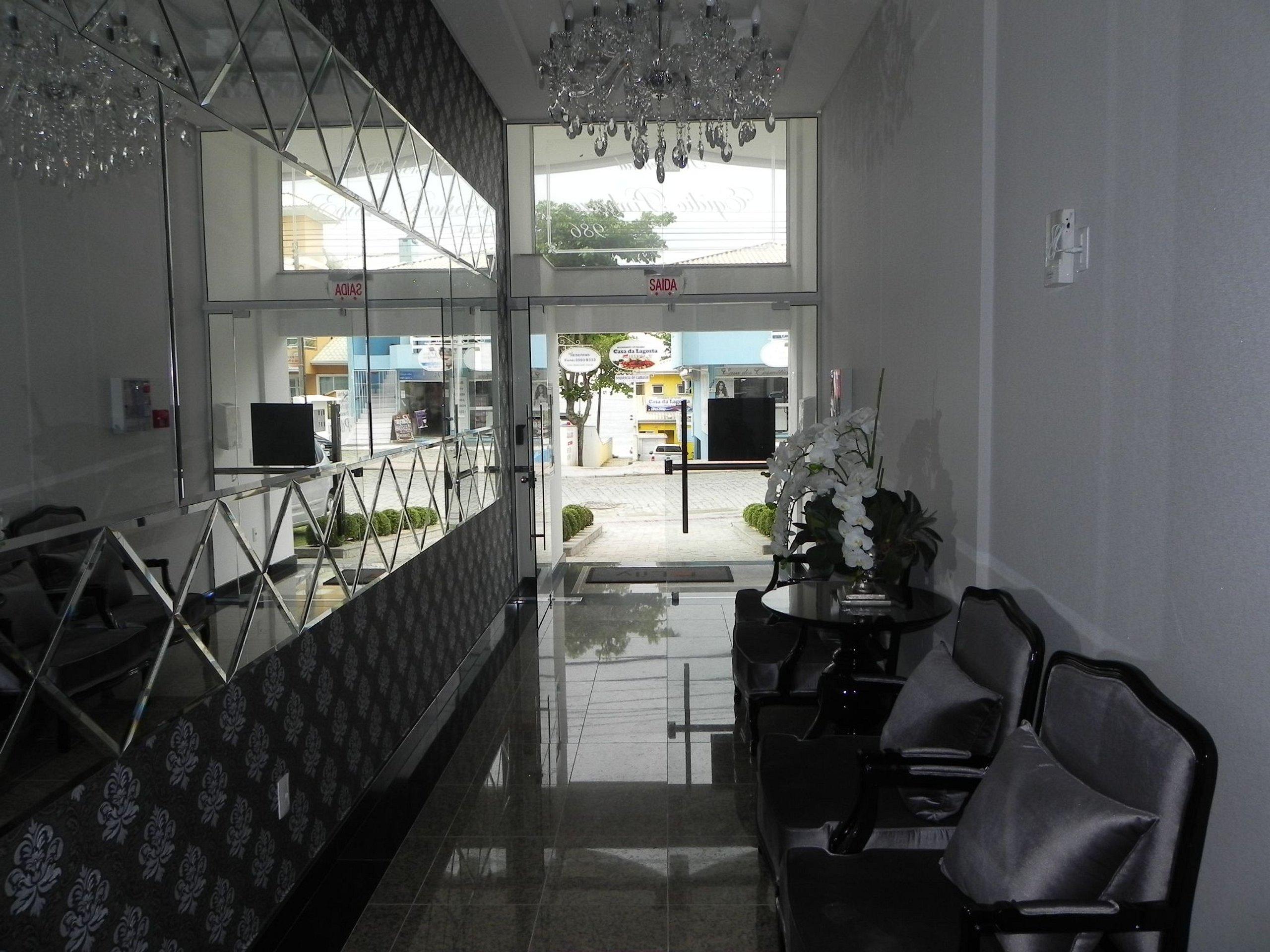 image-housing-carousel