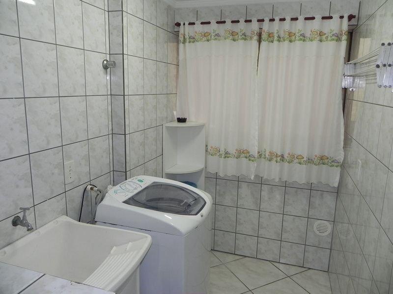 image-housing-carousel