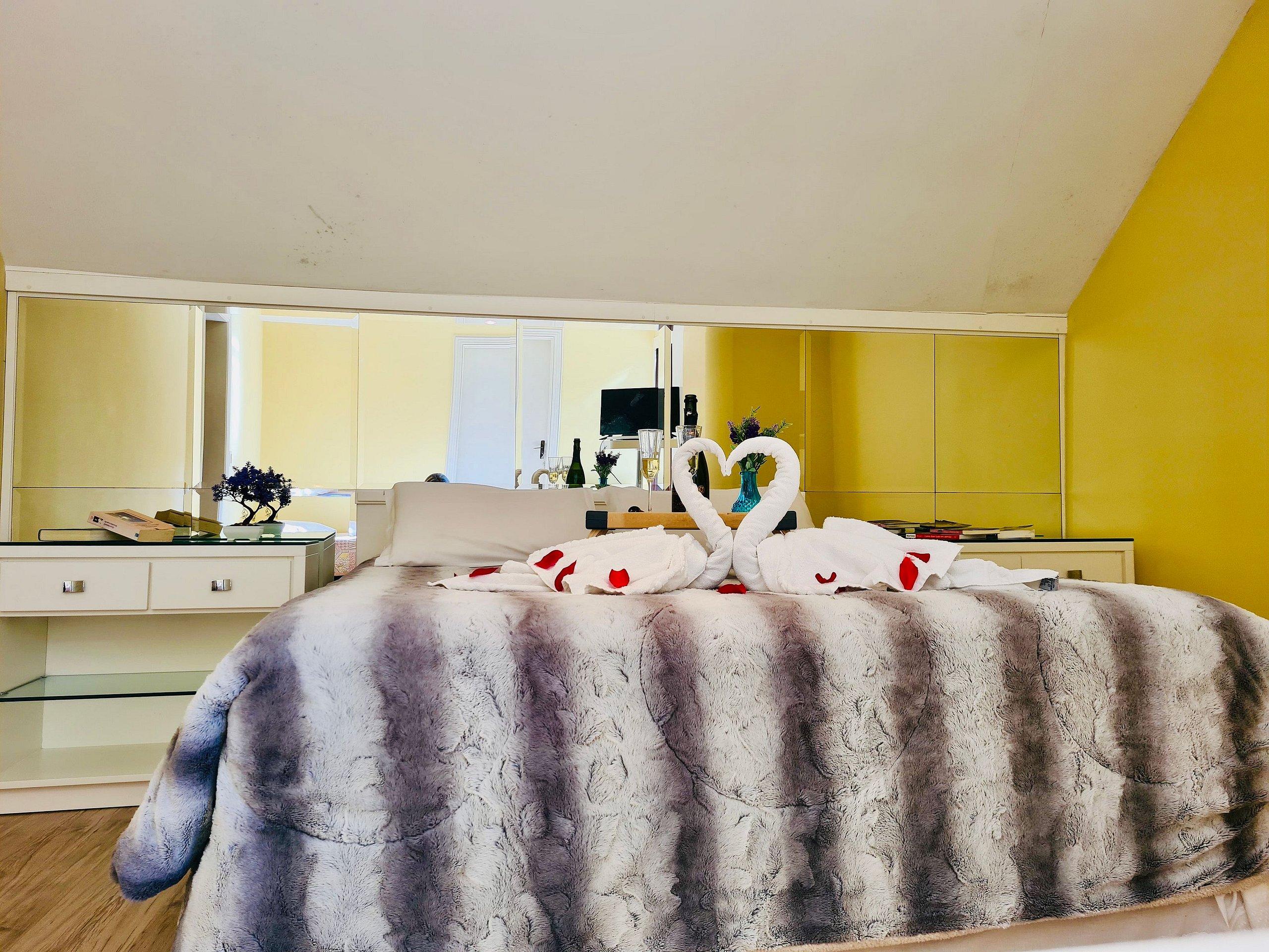image-housing-carousel