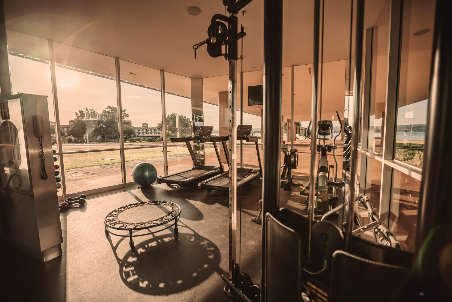 image-housing-carousel