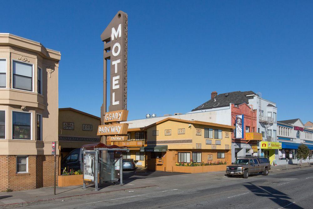 image-housing-carousel