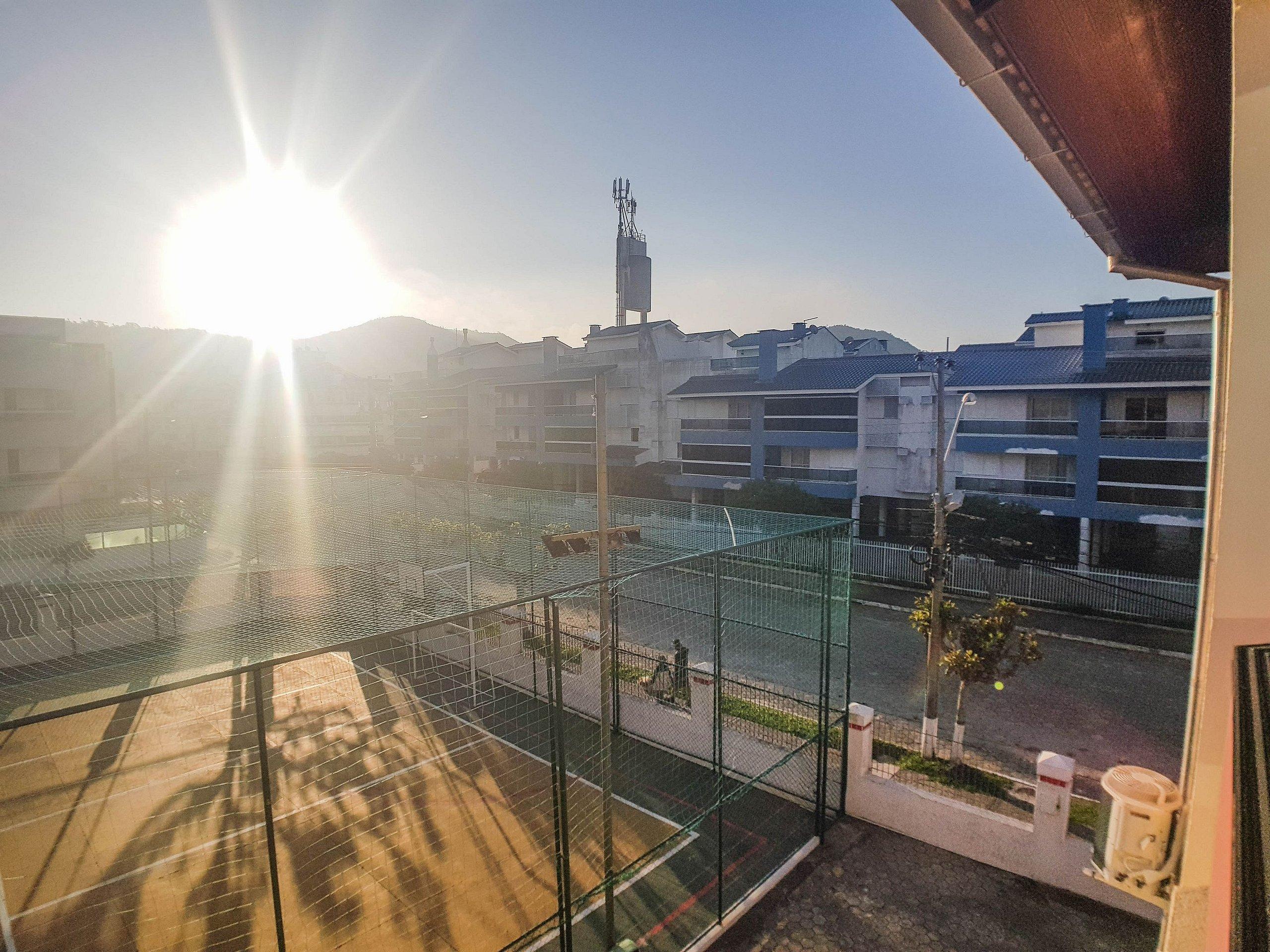 image-housing-carousel