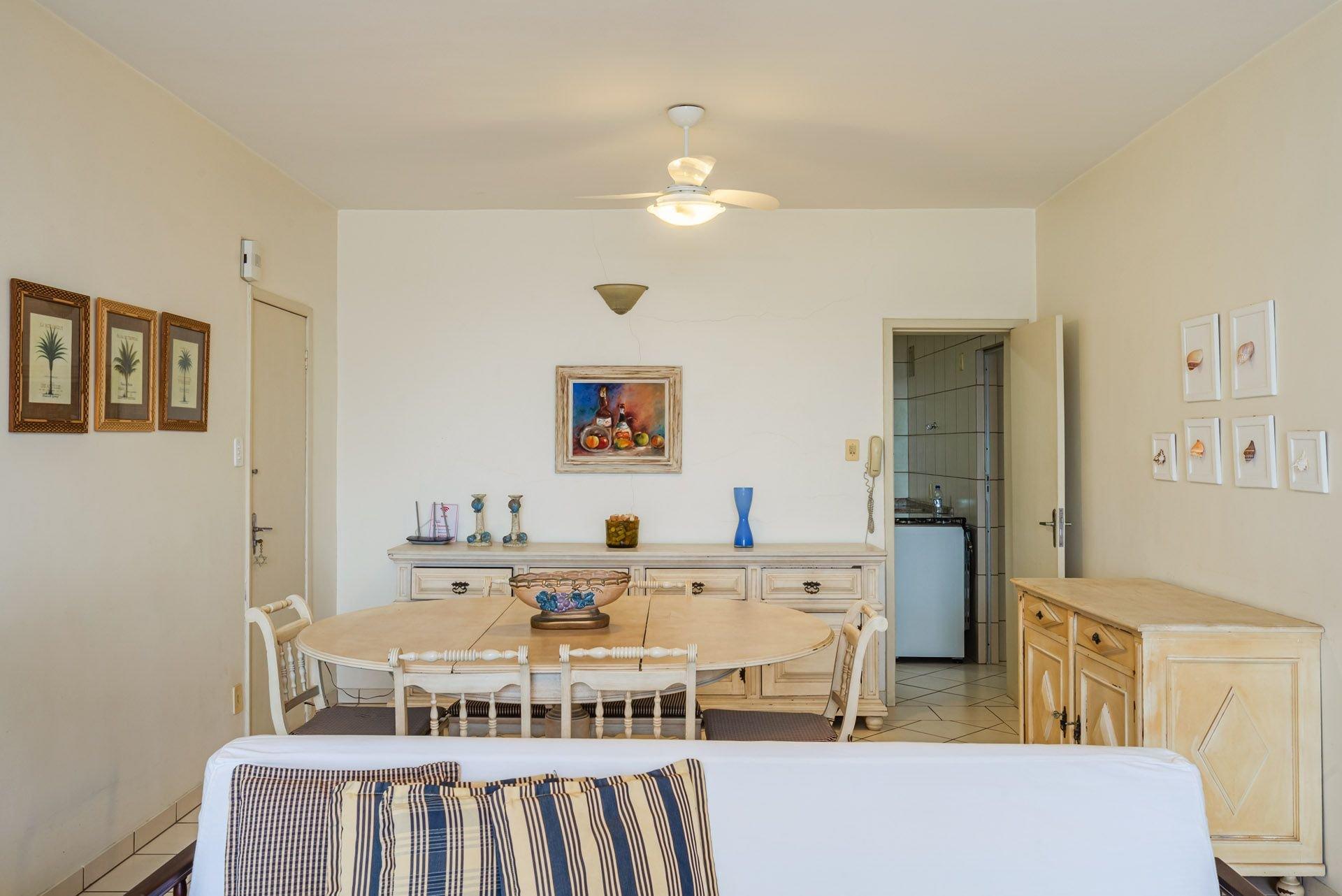image-housing-carousel