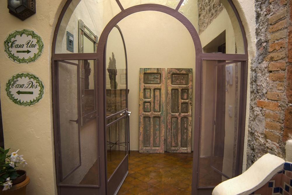 image-housing-carousel